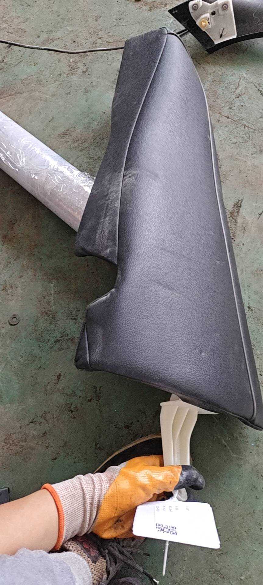 82550TW0H11ZA 后座椅侧靠背（左）
