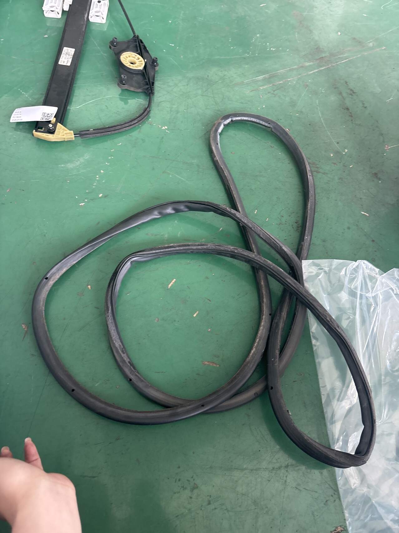 L8U0839912B 后门车门密封胶条(右)