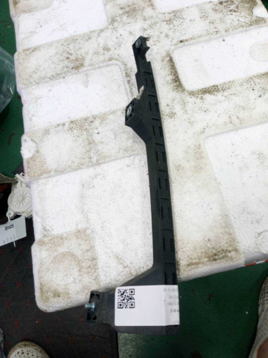 835454X000 后门玻璃导轨（右）