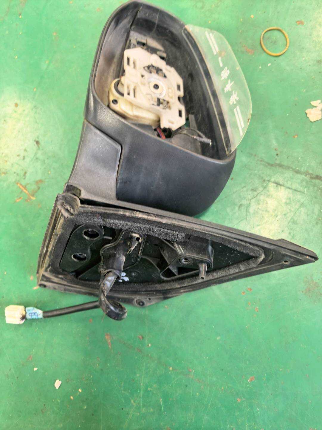879E06 倒车镜半总成（左）