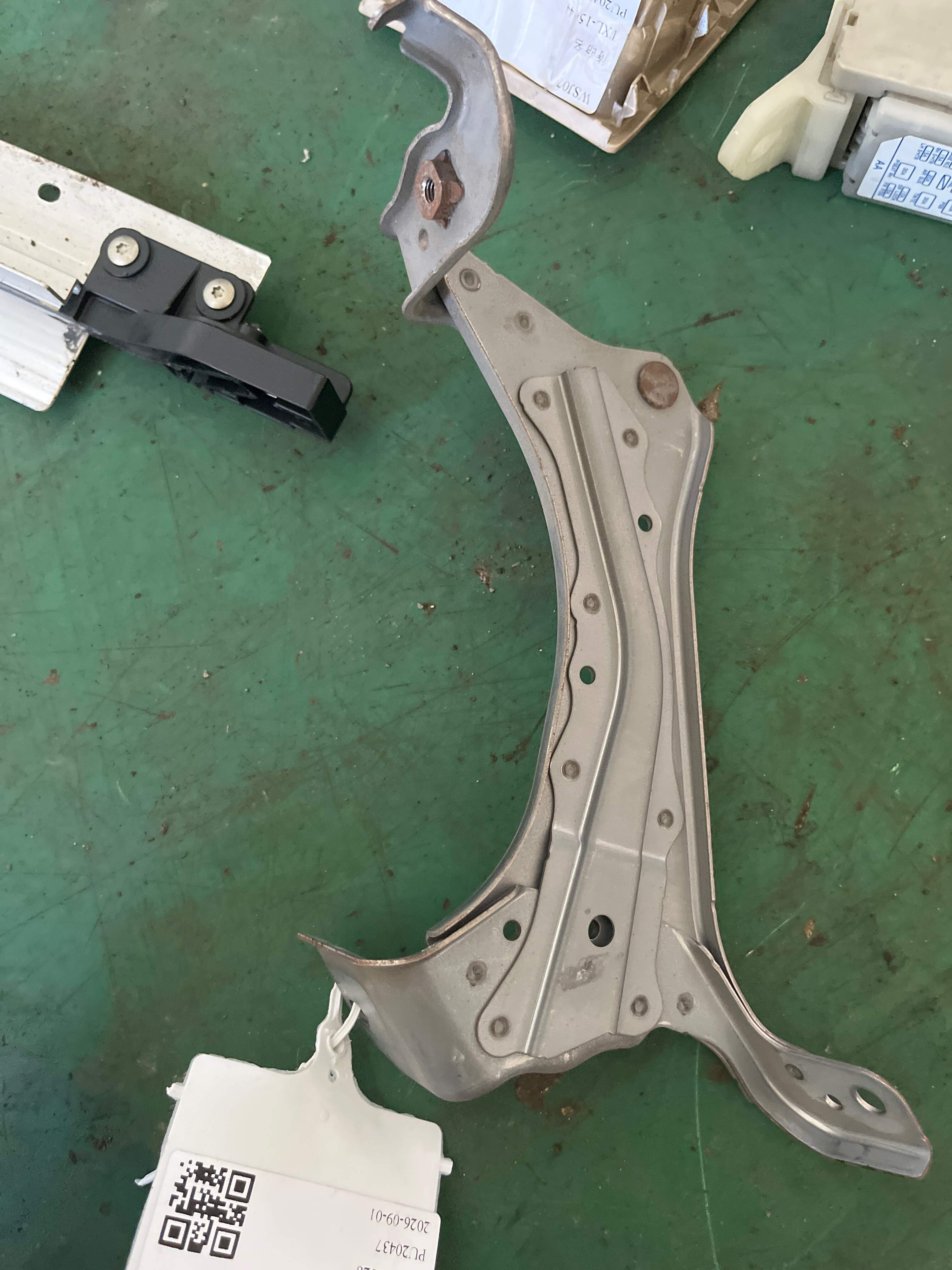 8271548B30 车身控制模块支架