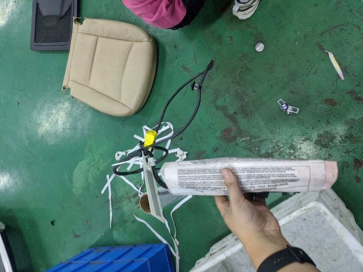 L8RD880242C 前座椅侧气囊（右）