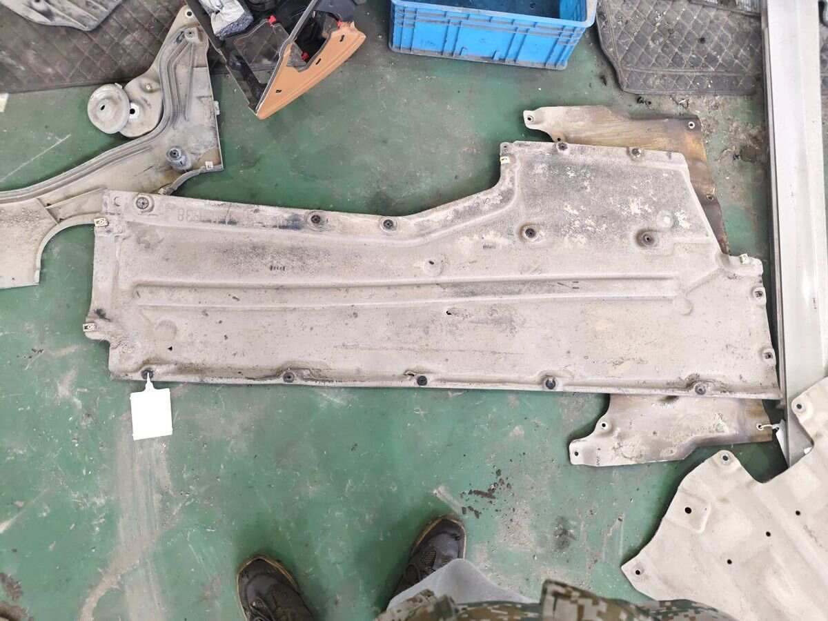 51757374695 Chassis Under Cover, Left