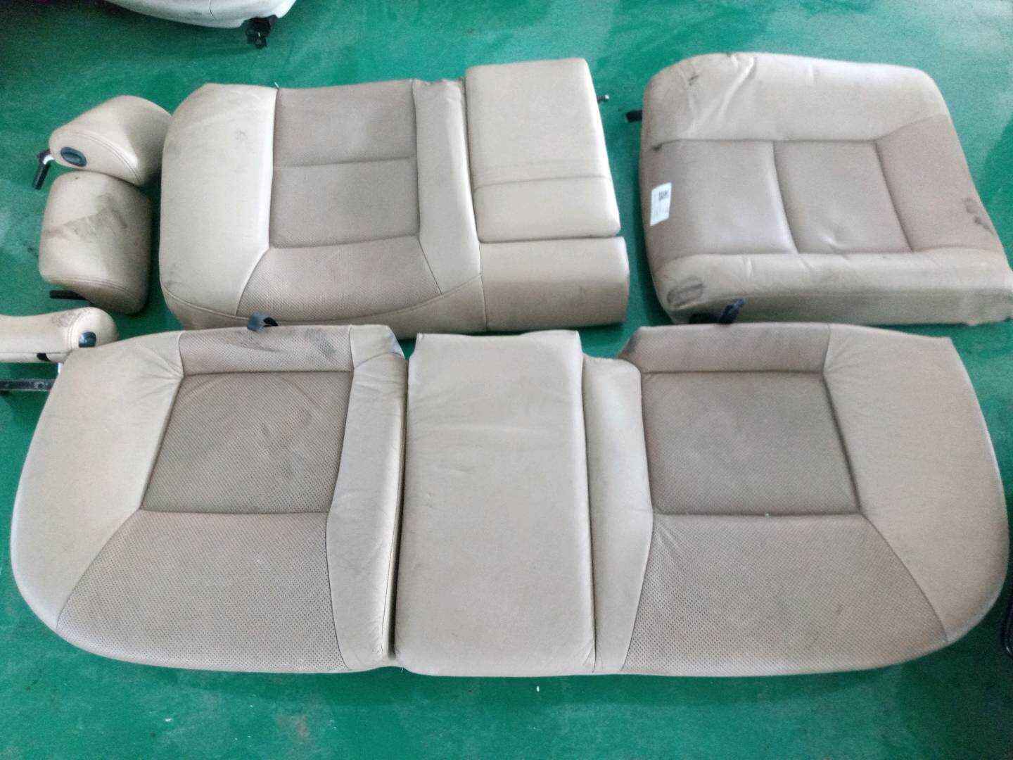 2025022602SAAB9529 后排座椅总成