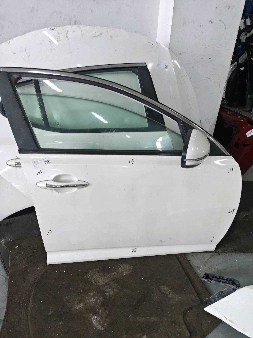 760044M000 Front Door Shell, Right