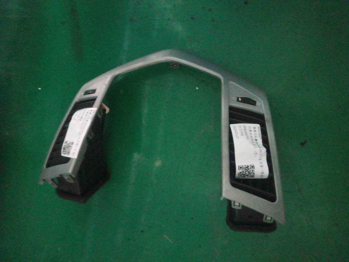 96829367 Dashboard Center Vent