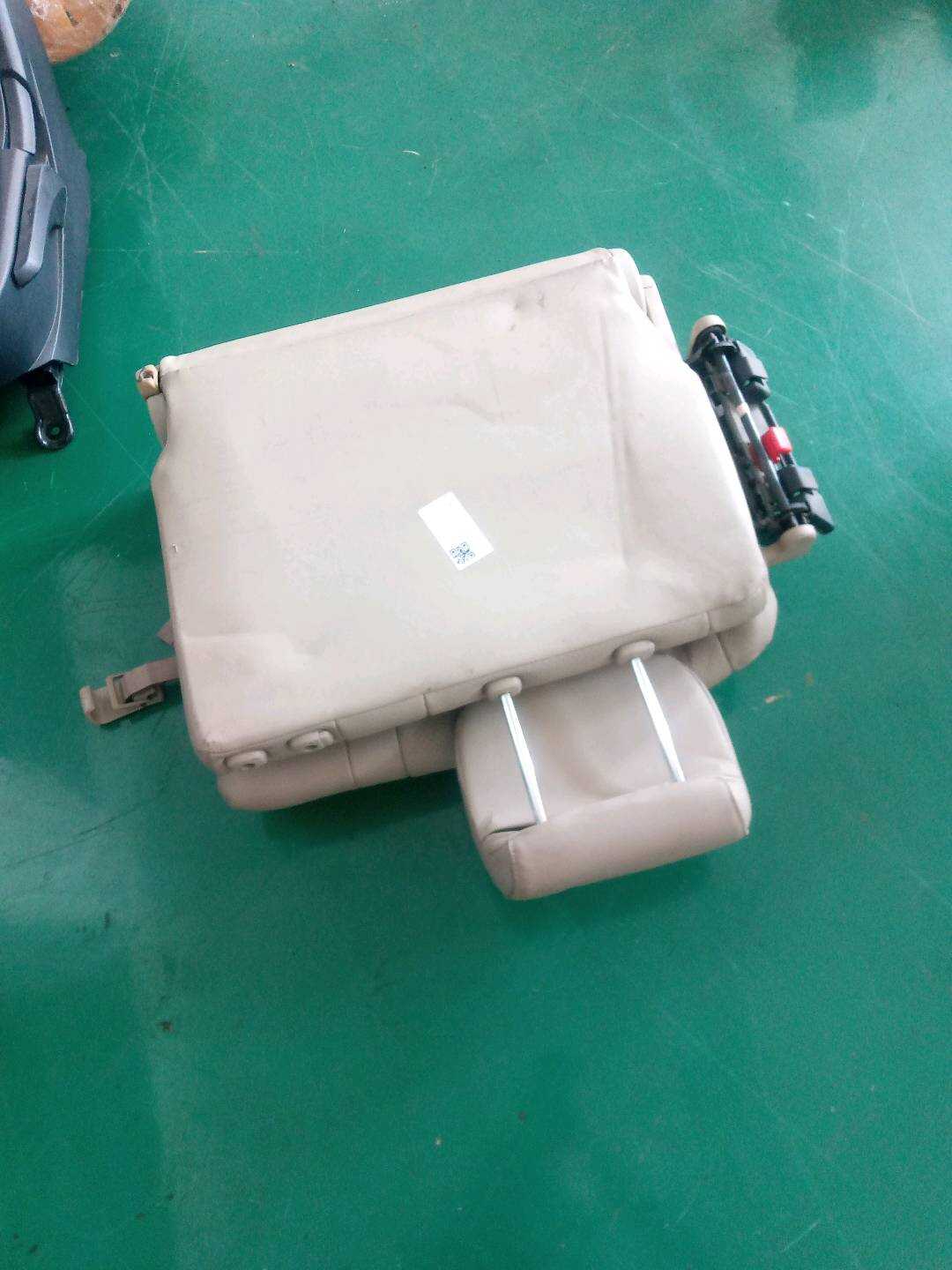 719700G010B0 后二排座椅总成（右）