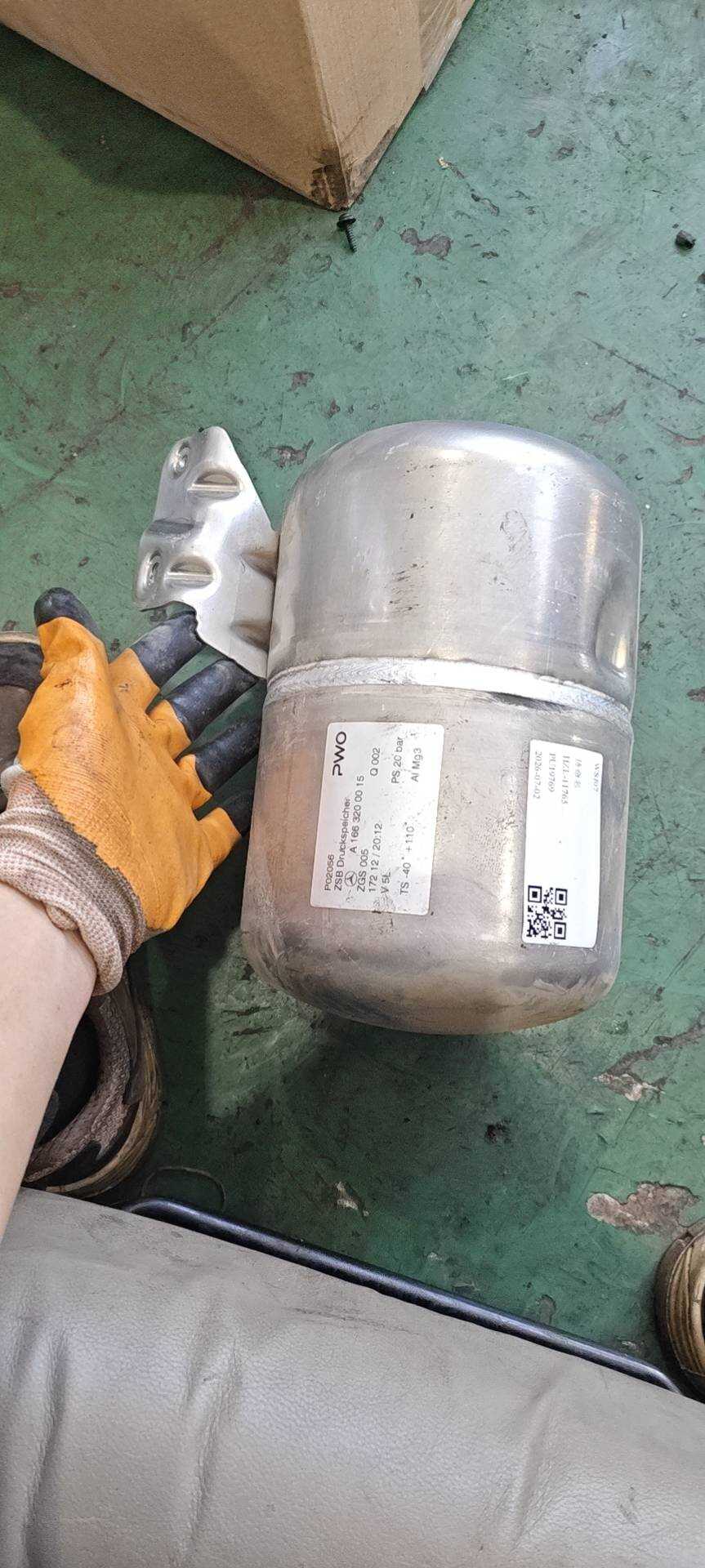 A1663200015 Shock Absorber Air Pump Reservoir Tank
