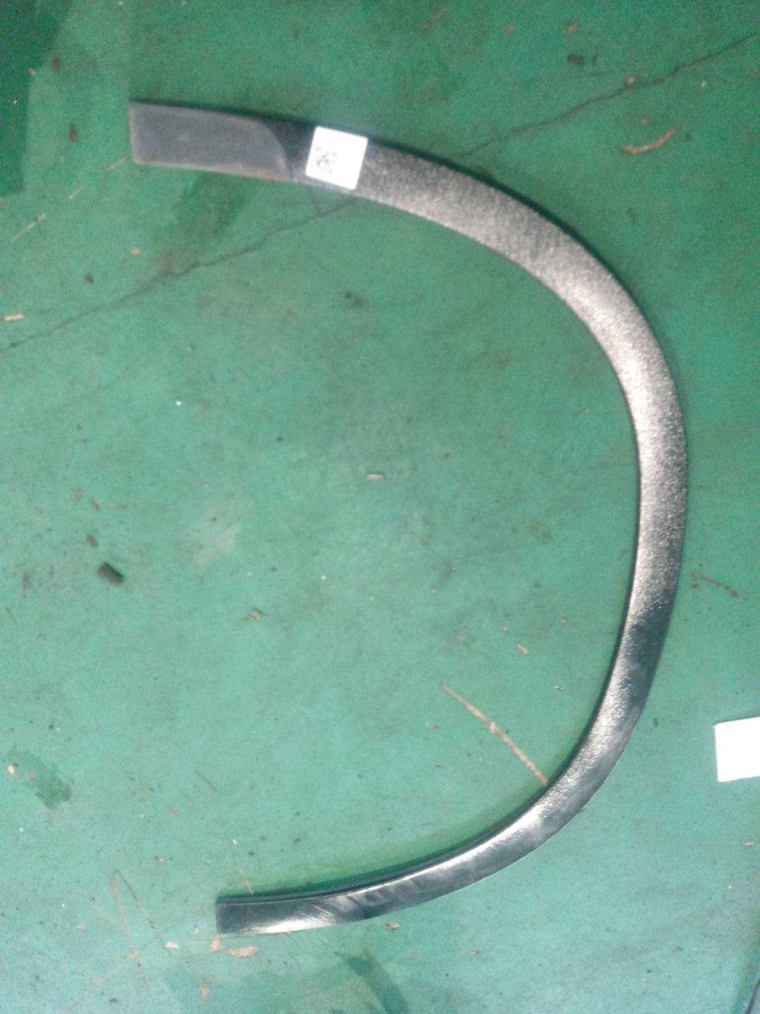 A1568852422 前轮轮眉（右）