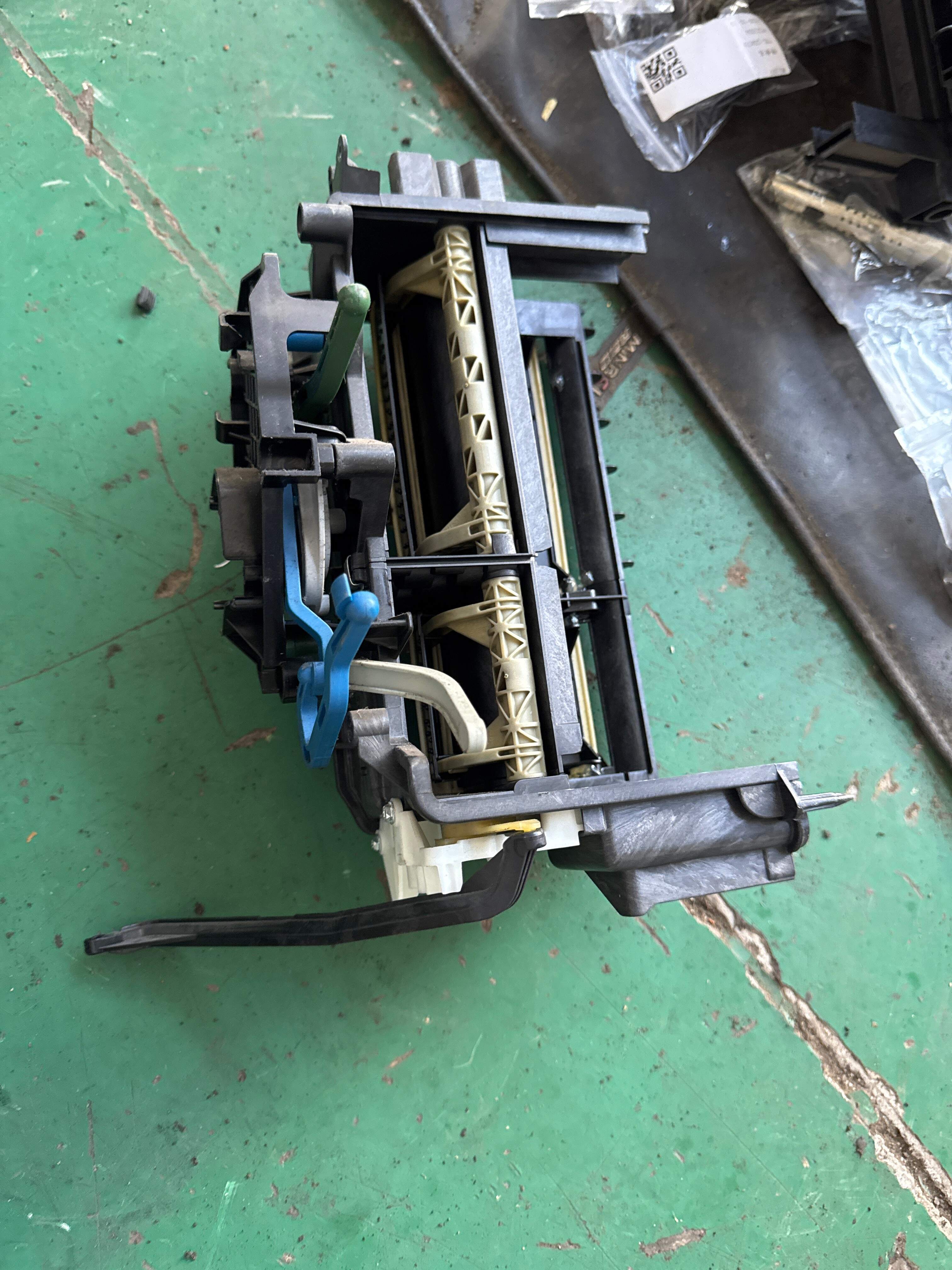 8K1820007D Blower Motor Housing, Left