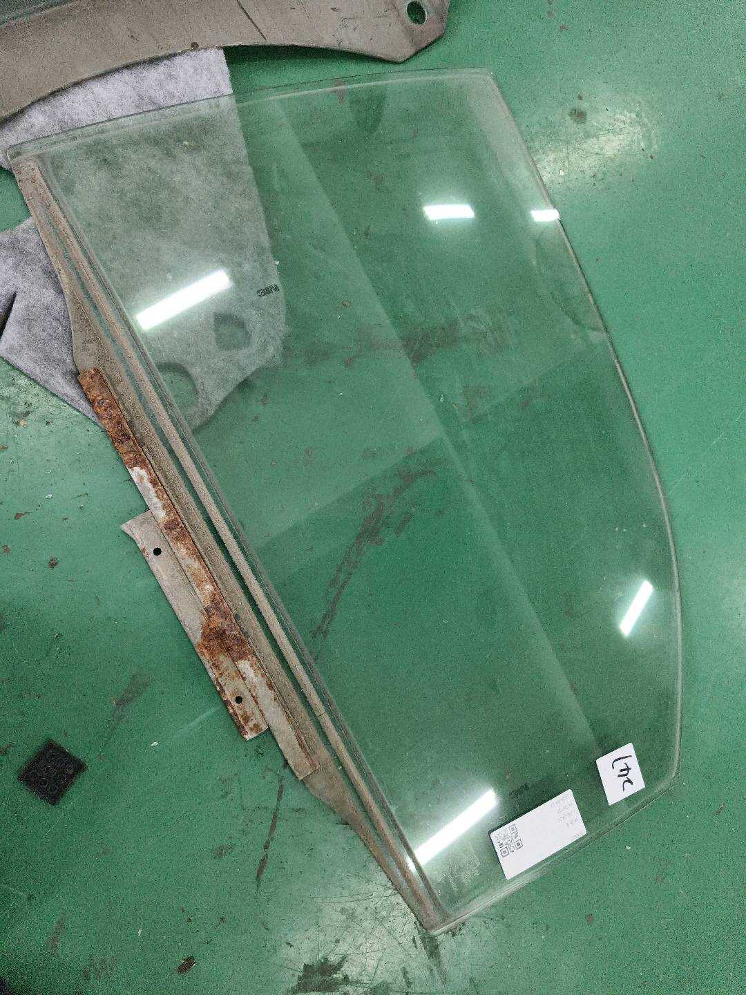 6811433100 后门玻璃(左)