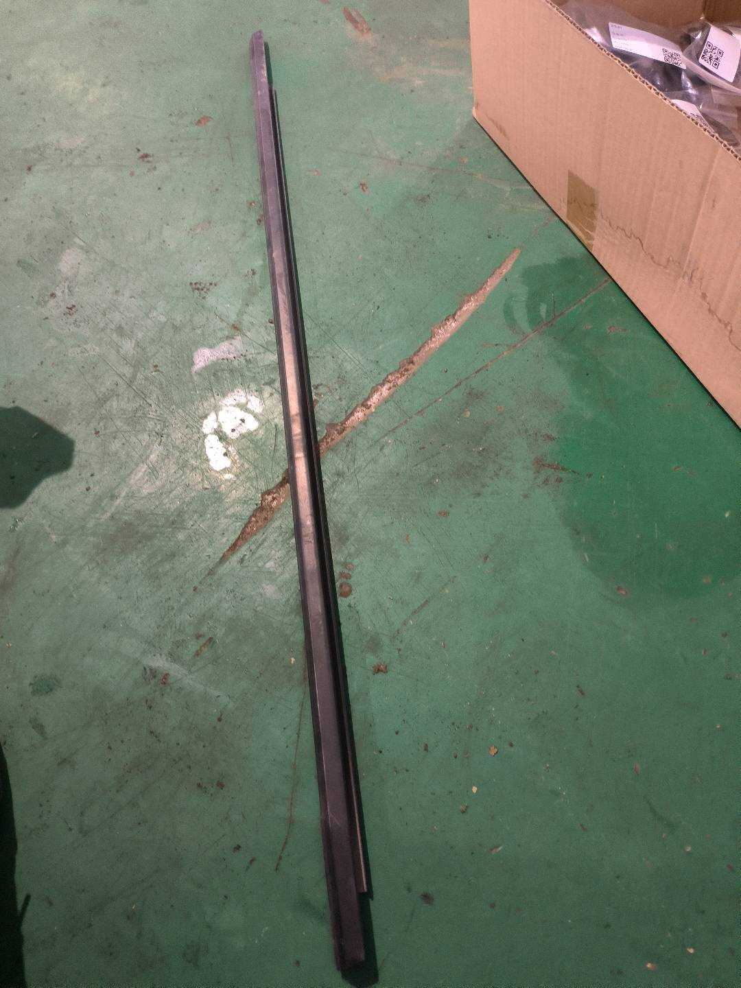 5TA837478A 前门玻璃压条(右外)