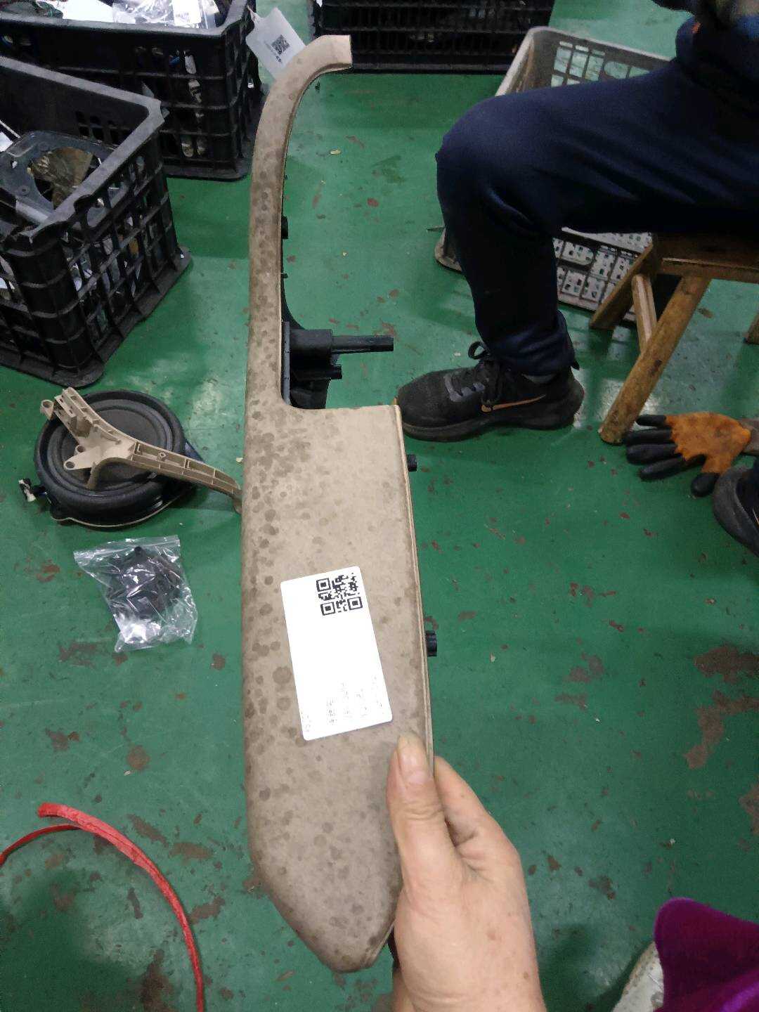 8E1867174 Front Door Armrest, Right