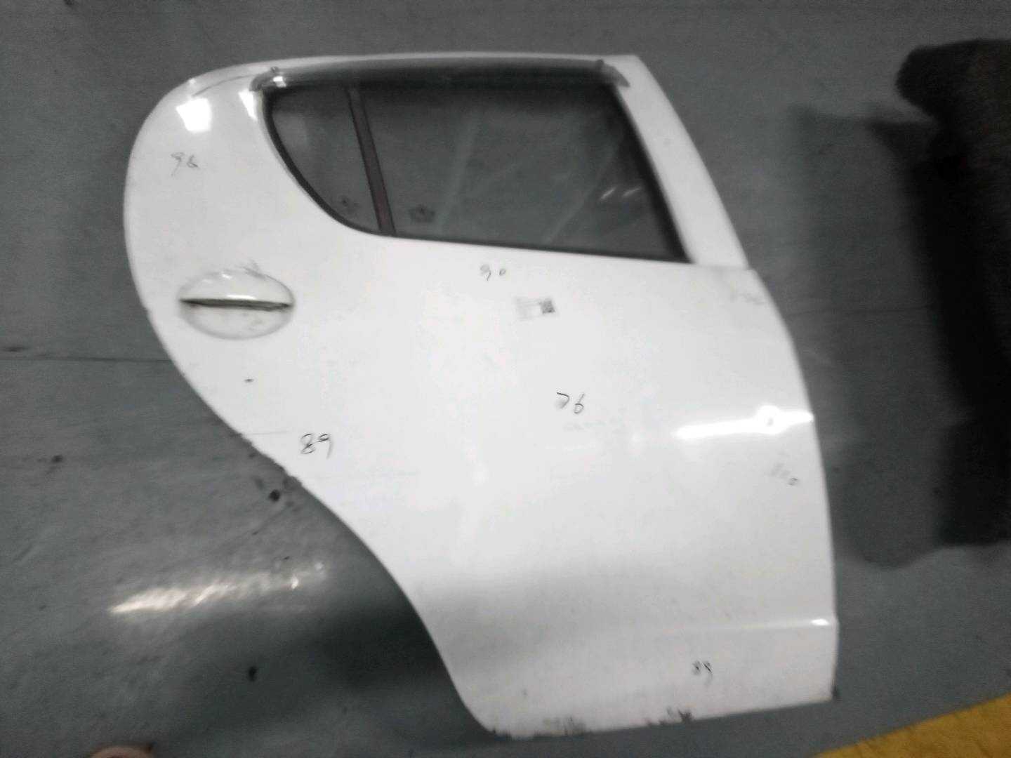 101201199002 后门壳(右)