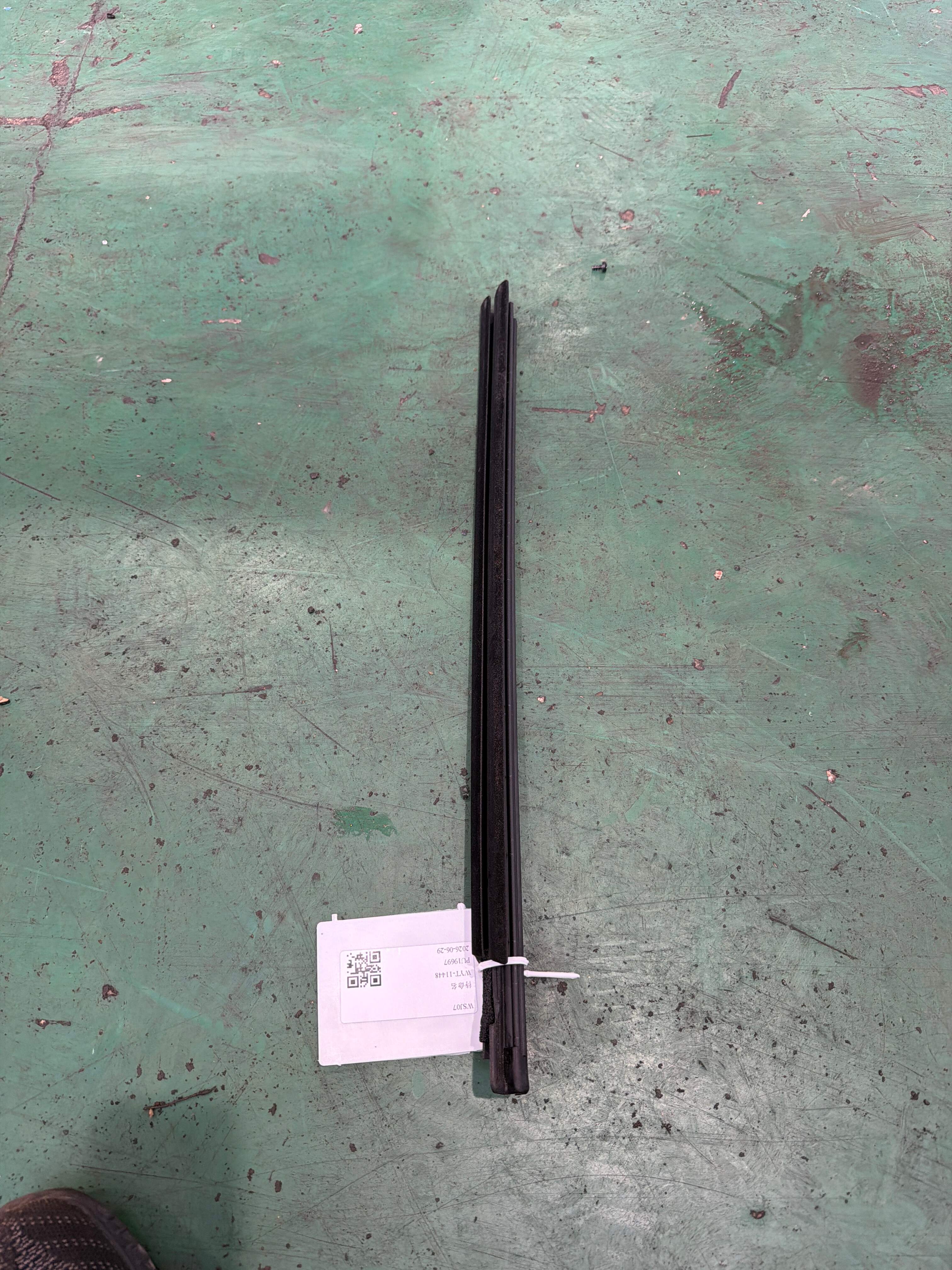 8888346464 后门玻璃内压条（左）