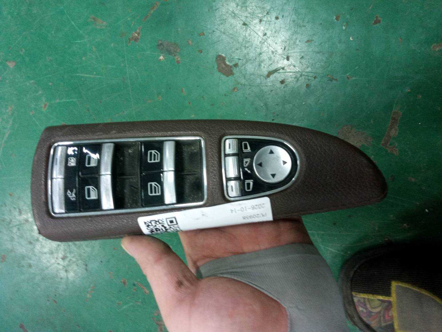 A22182151517J22 前门玻璃升降开关（左）