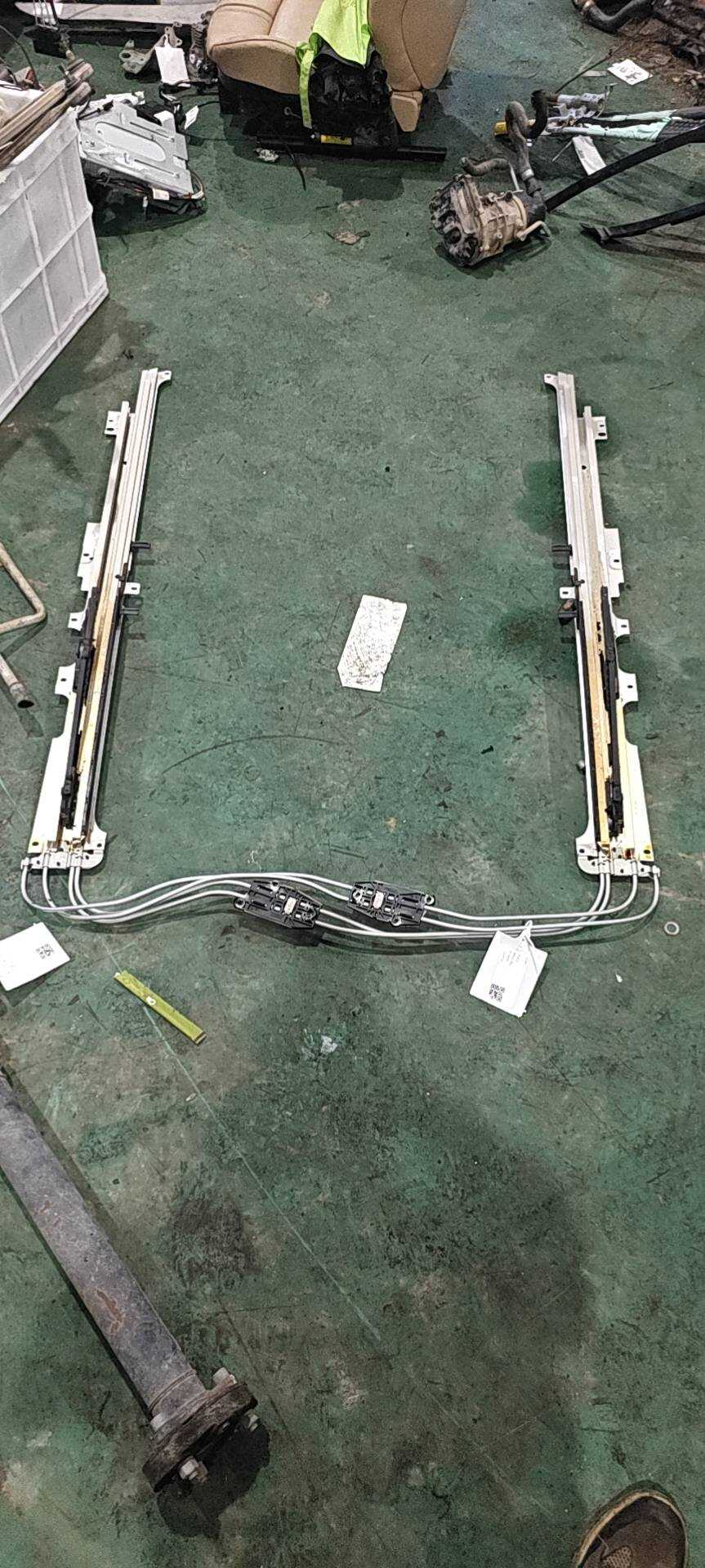 A1667800129 天窗底座