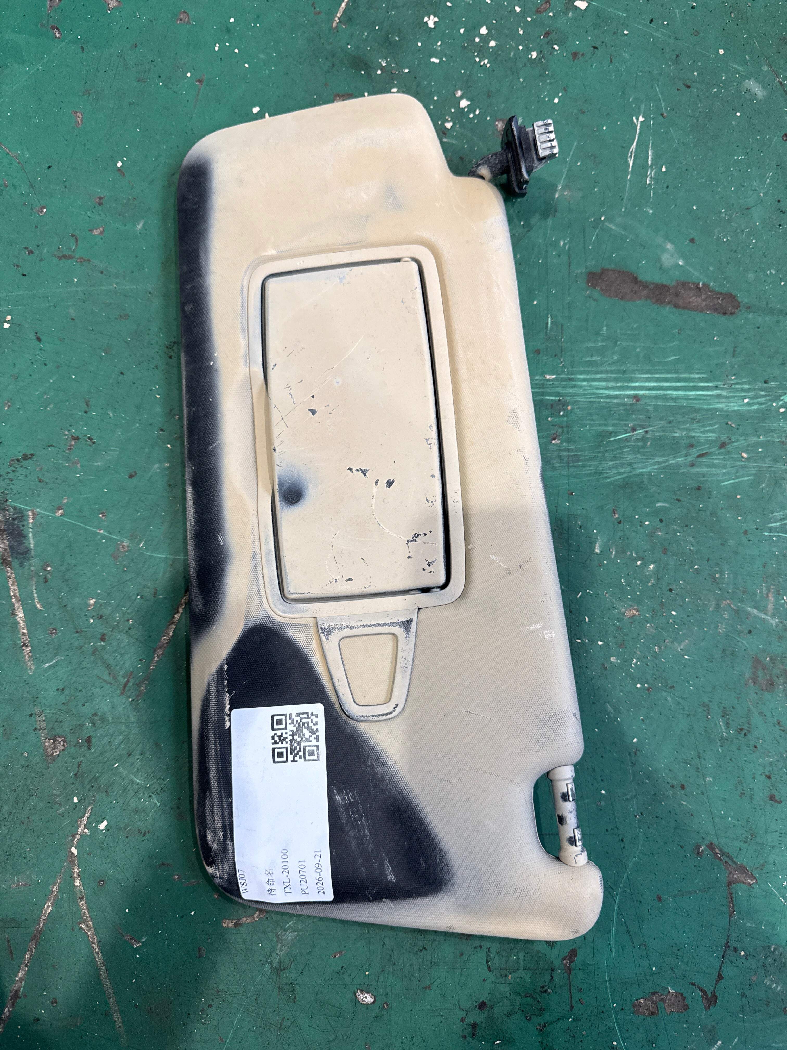 A20581073049H43 Sun Visor, Left