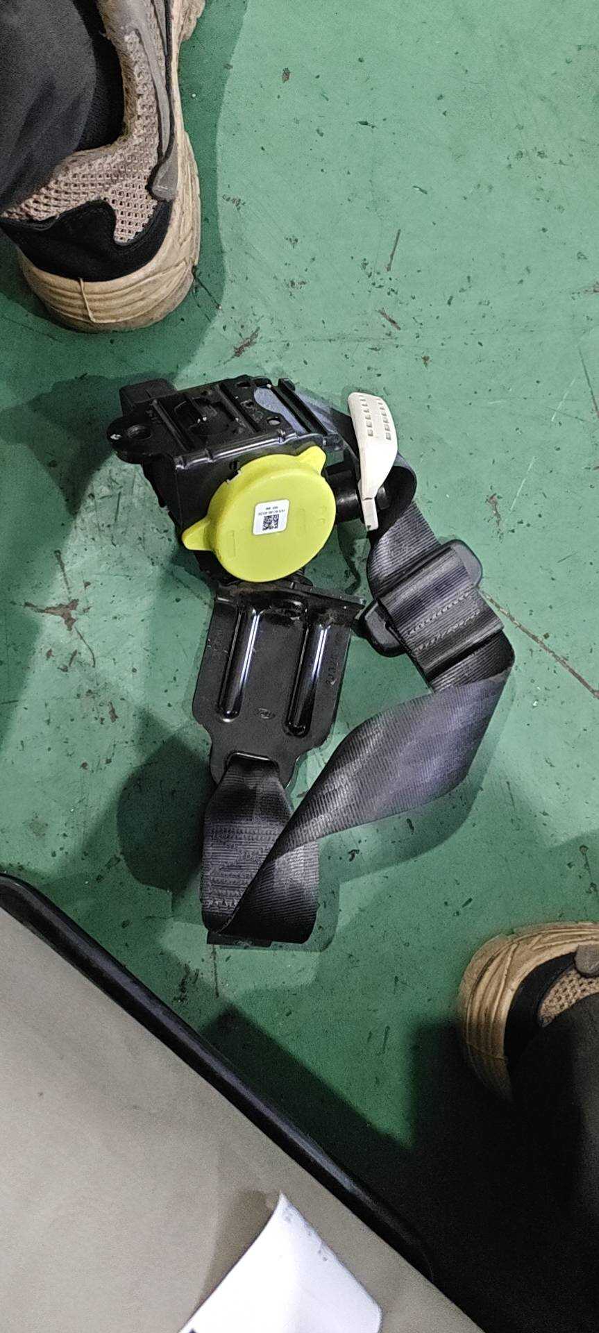 FK7BR611B69AD3ZHE Middle Row Seat Side Belt, Left