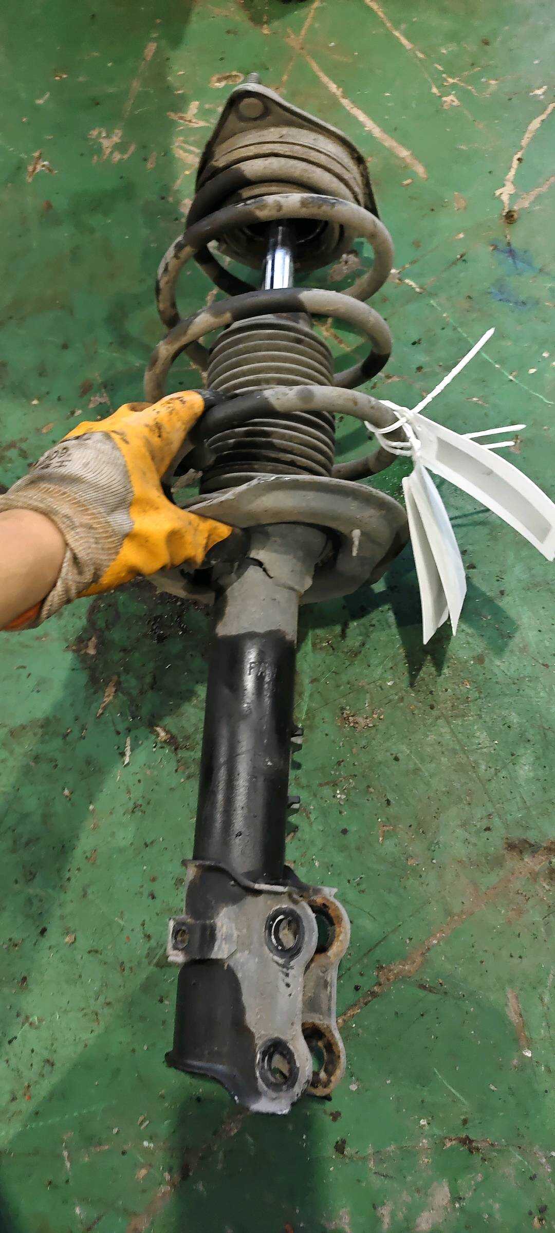 546304Q010 前减震器螺旋弹簧(右) 前减震器螺旋弹簧(左)