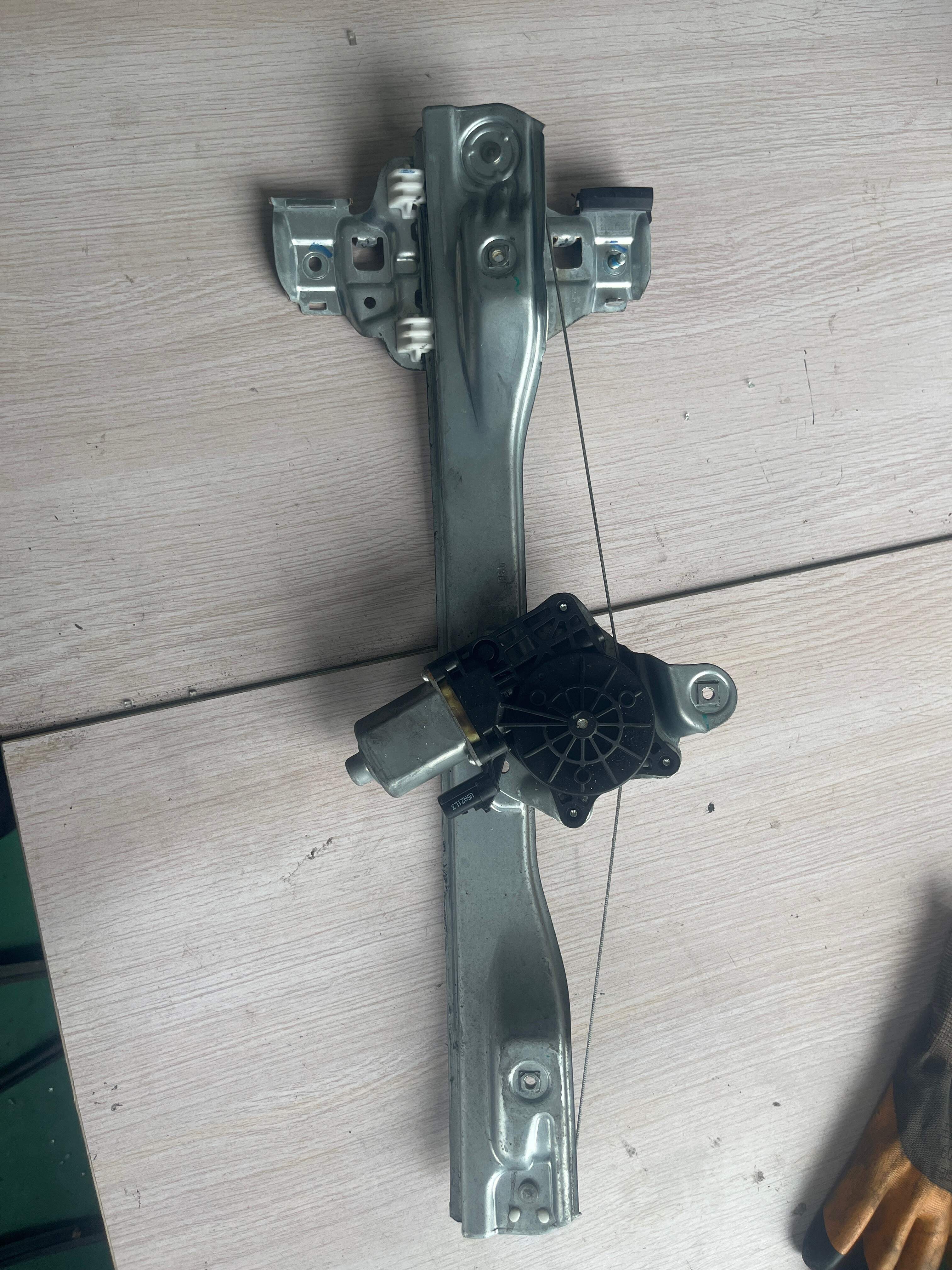 90924655 后门玻璃升降器总成(左)