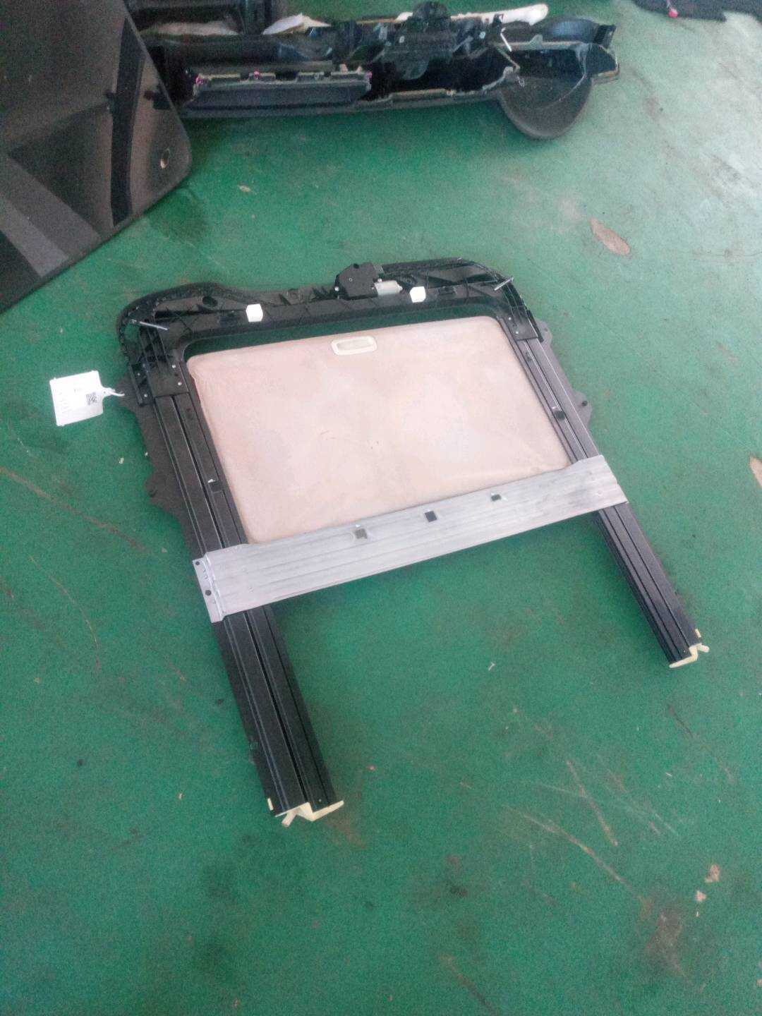 EED500290NUG 滑动车顶