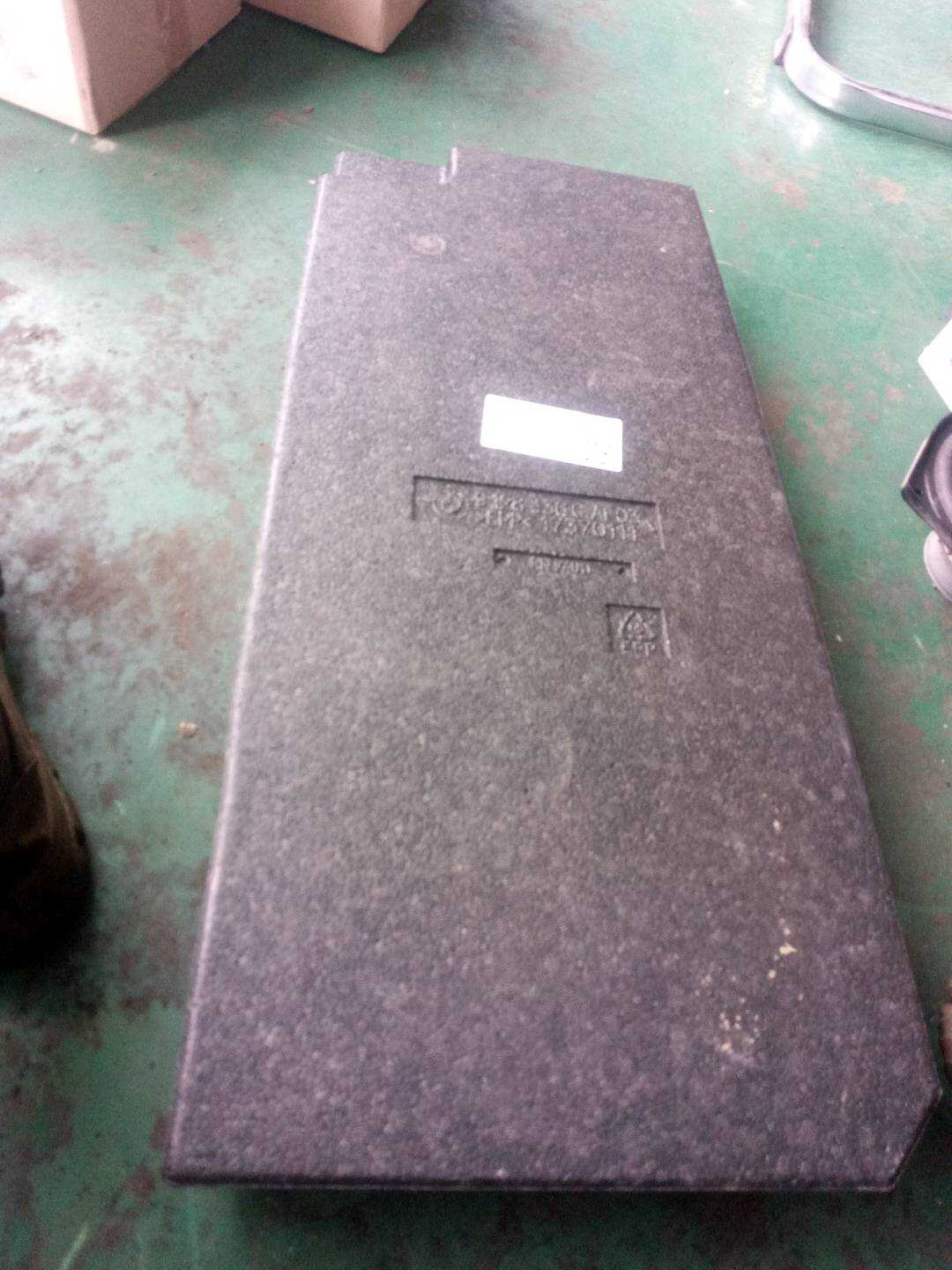 51479128436 行李箱侧装饰板插入件（右）