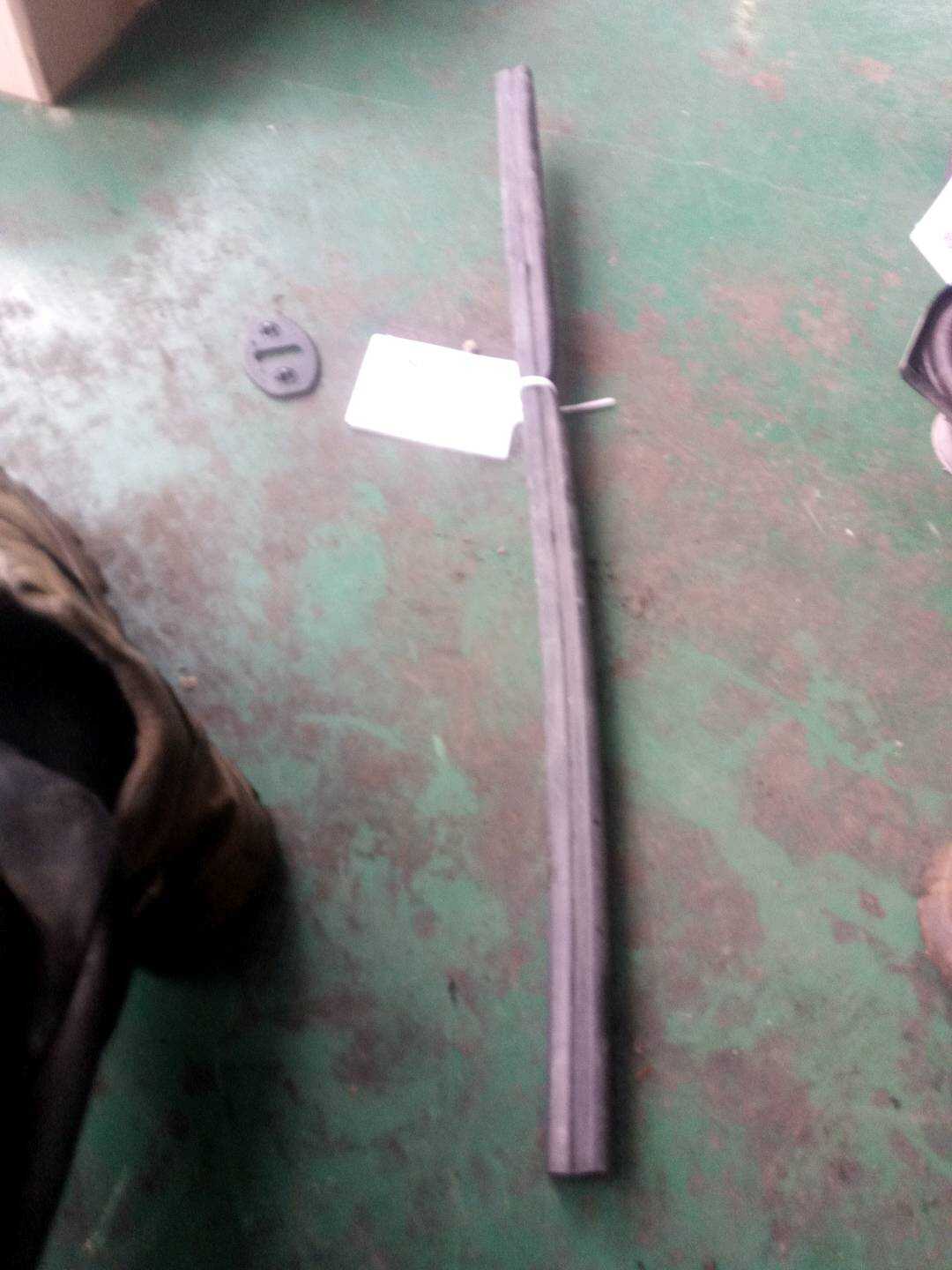 51767191515 前机盖胶条(后)