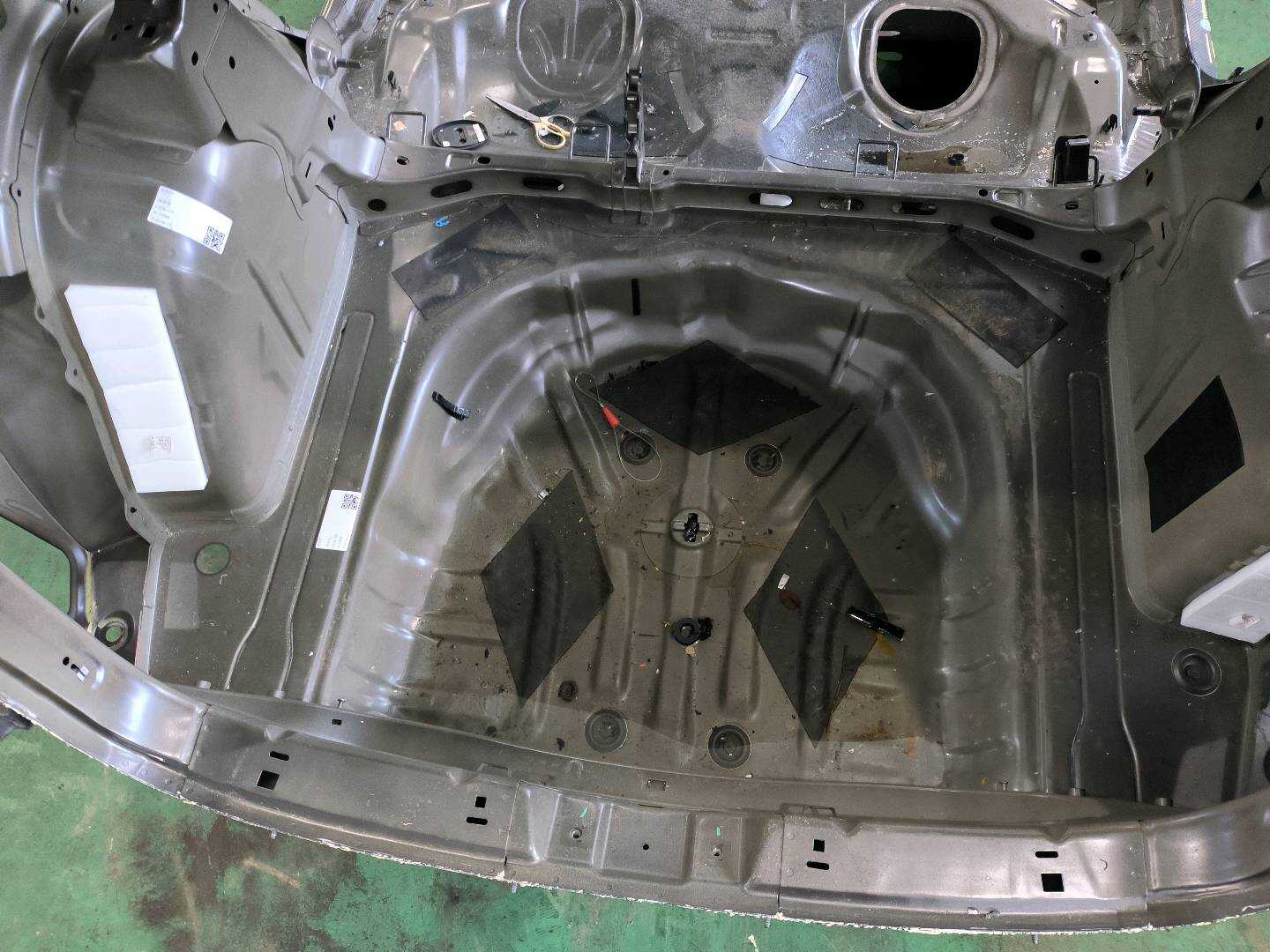 L5QL813115 行李箱地板