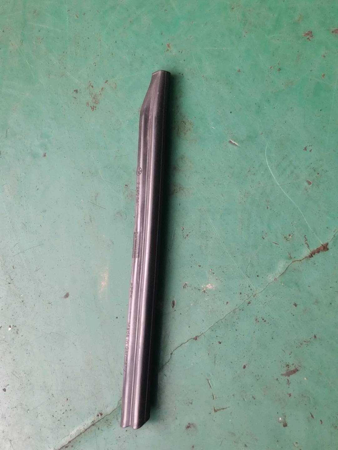 51347240841 密封条(左)