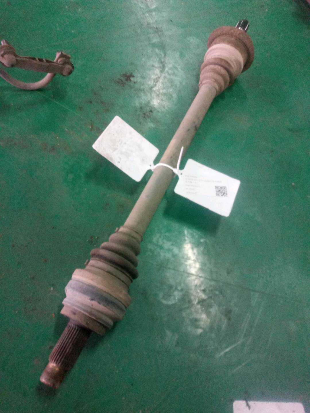 33207599254 后半轴(右)