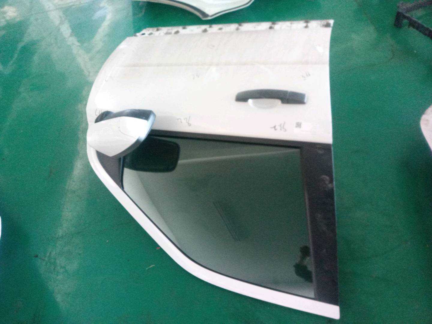 LR023160 Front Door Shell, Right