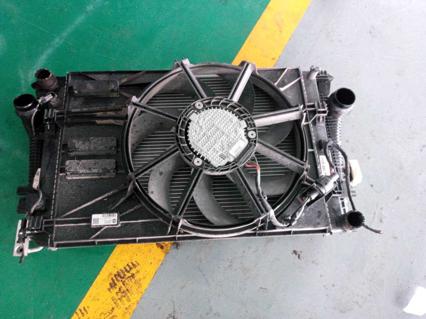 10722414 水箱总成
