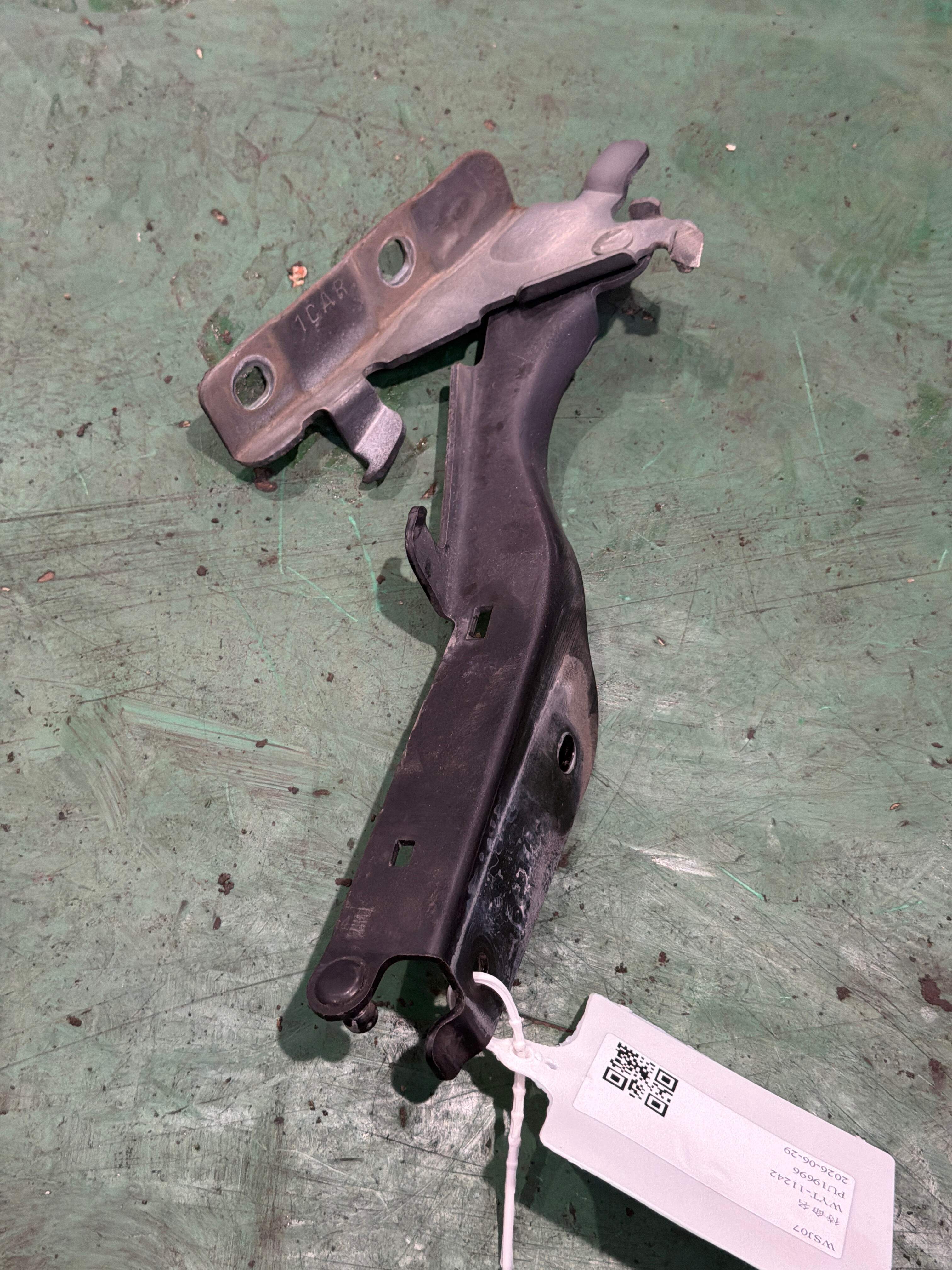 654001CA0A 前机盖铰链(右)