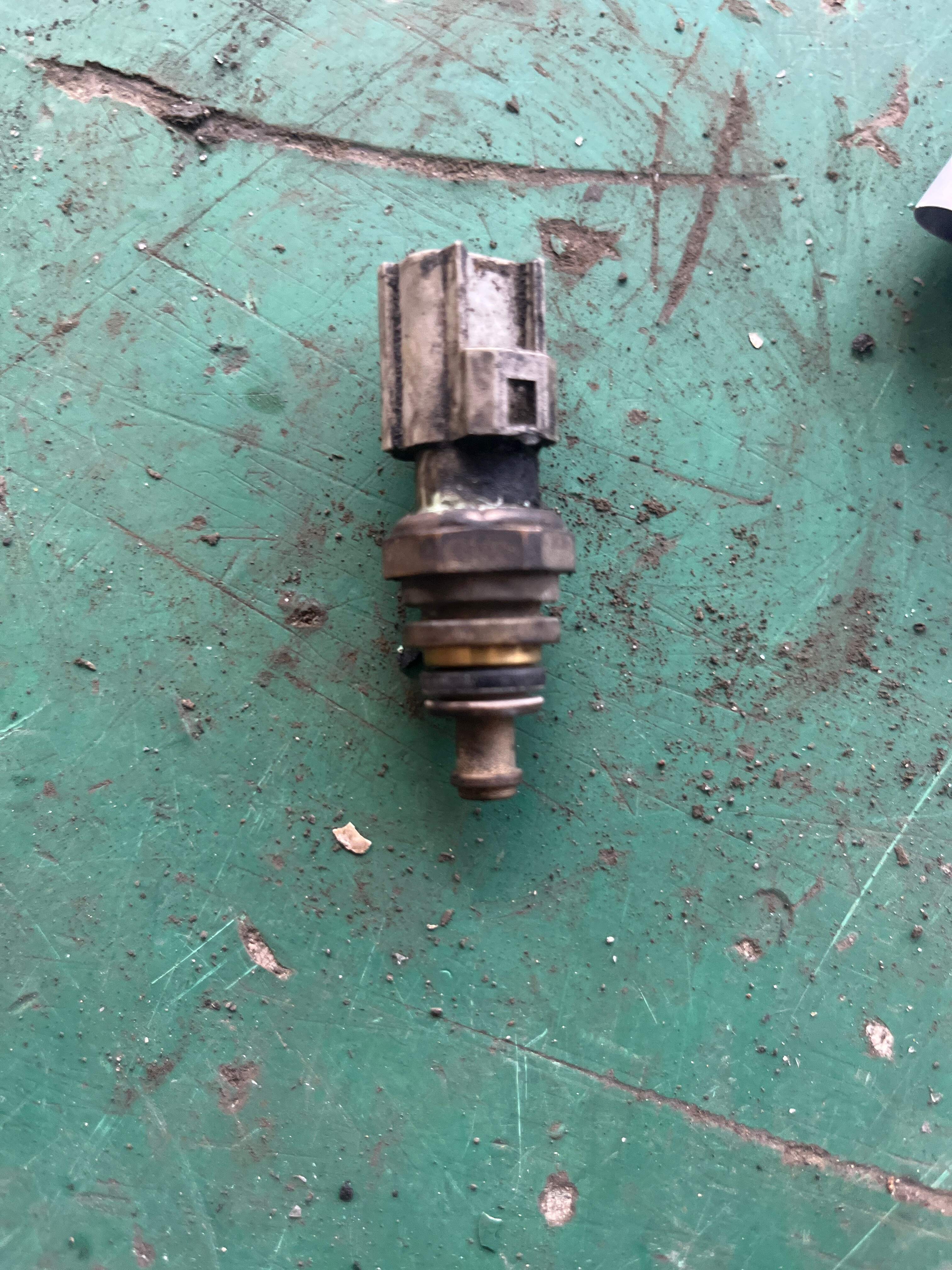LR025045 发动机温度传感器