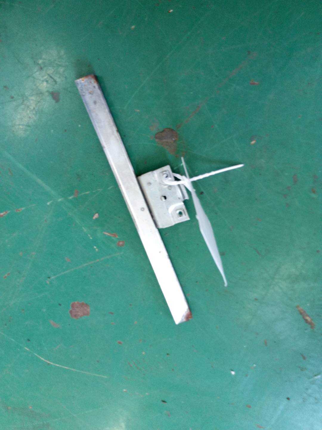 L191837571 Rear Door Glass Bracket, Right