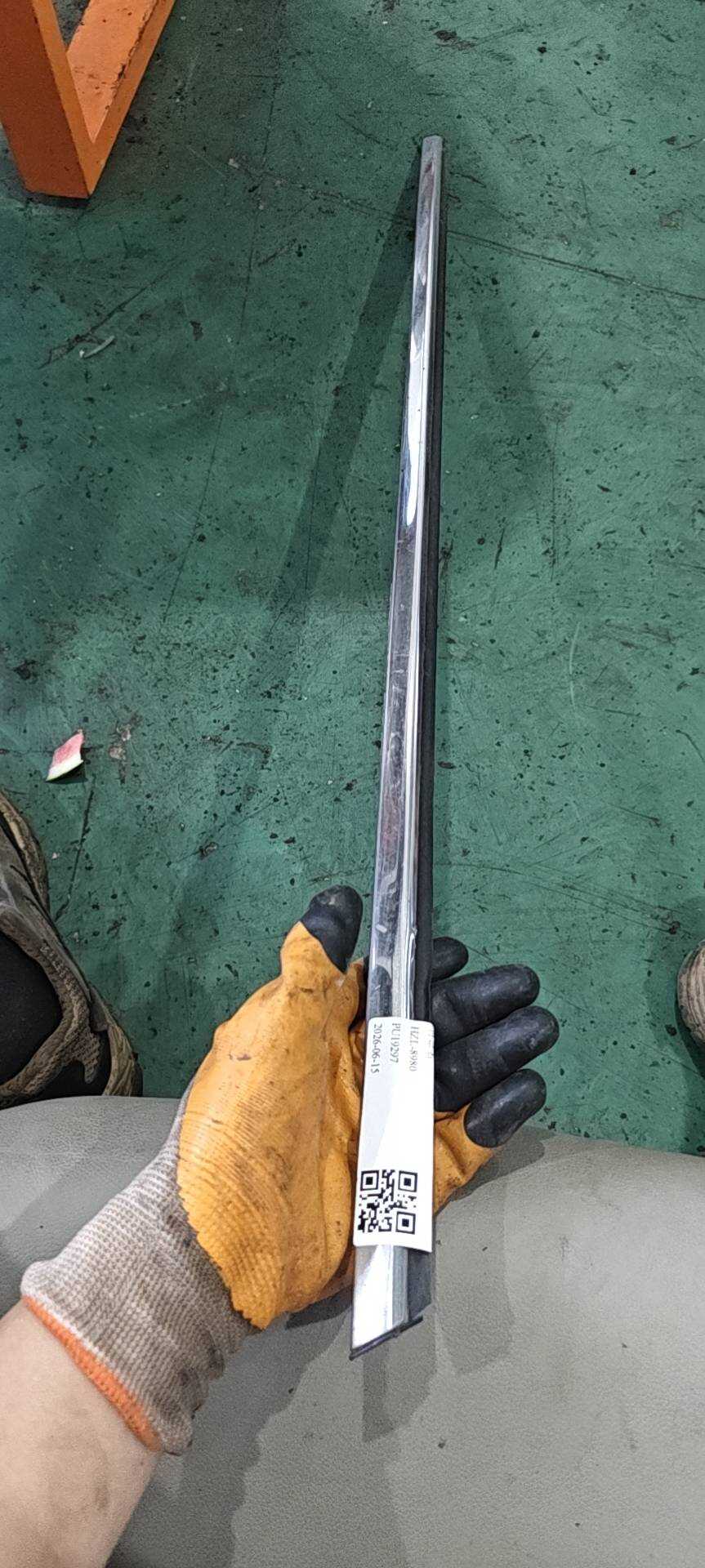 82821EW800 后门玻璃压条(左外)