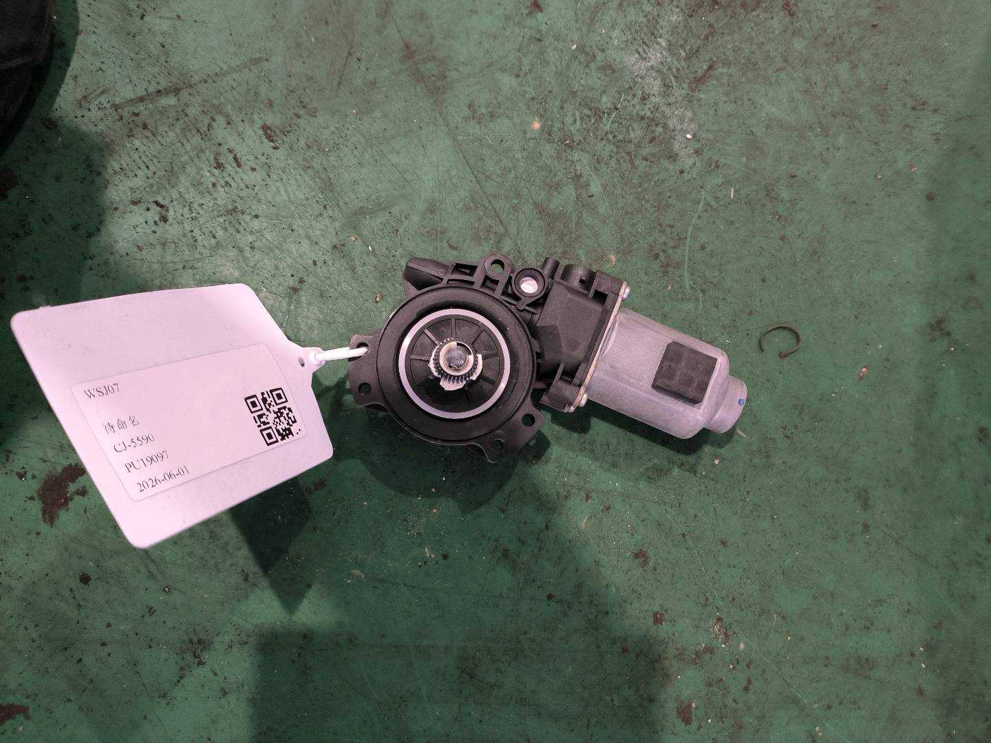 82450B3010 前门玻璃升降电机(左)