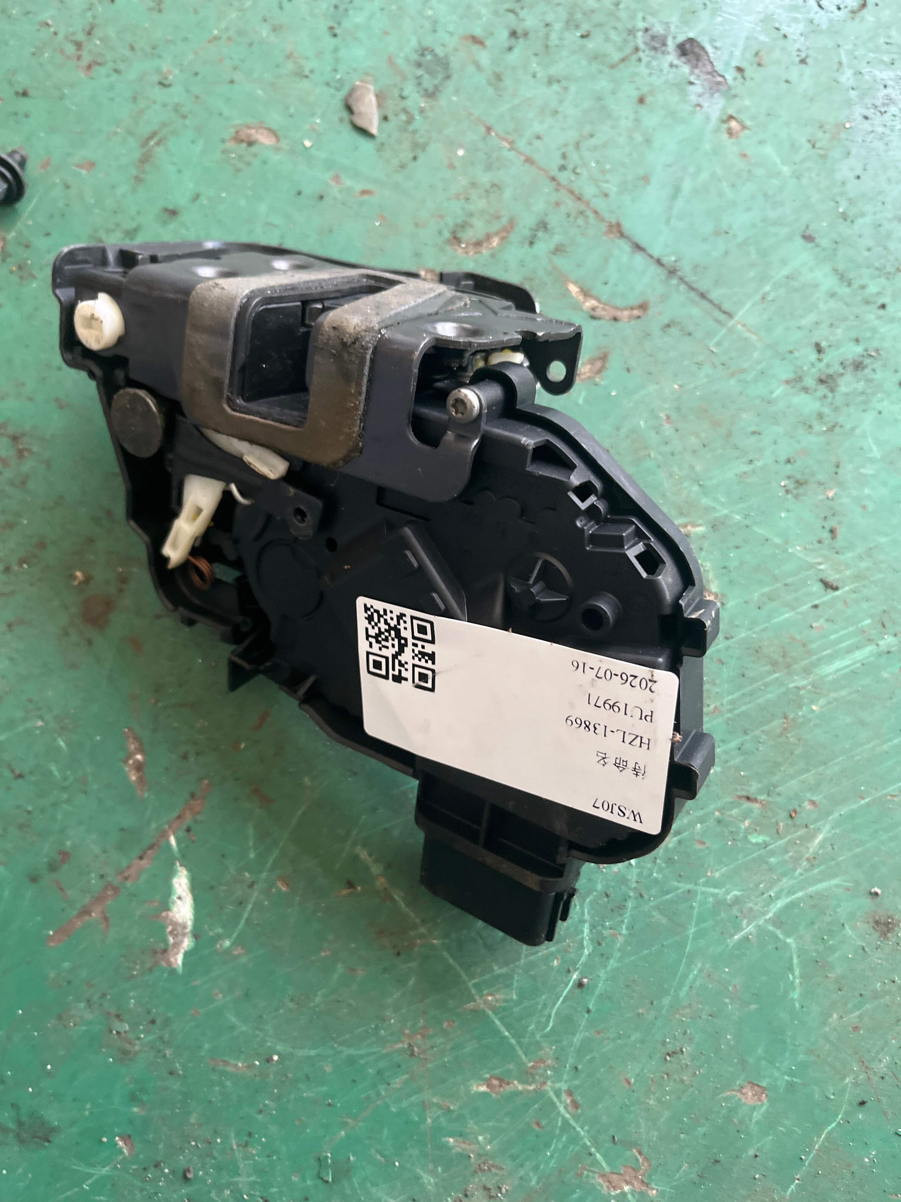 LR072414 Rear Door Lock Mechanism, Right