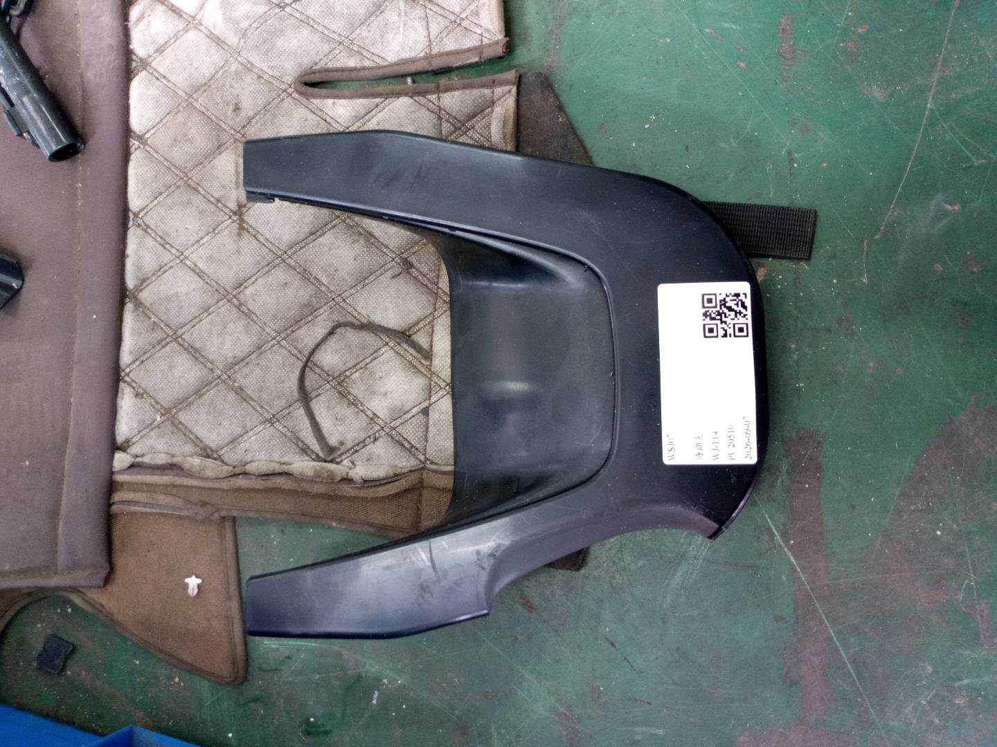 97052247600 头枕框架(右)