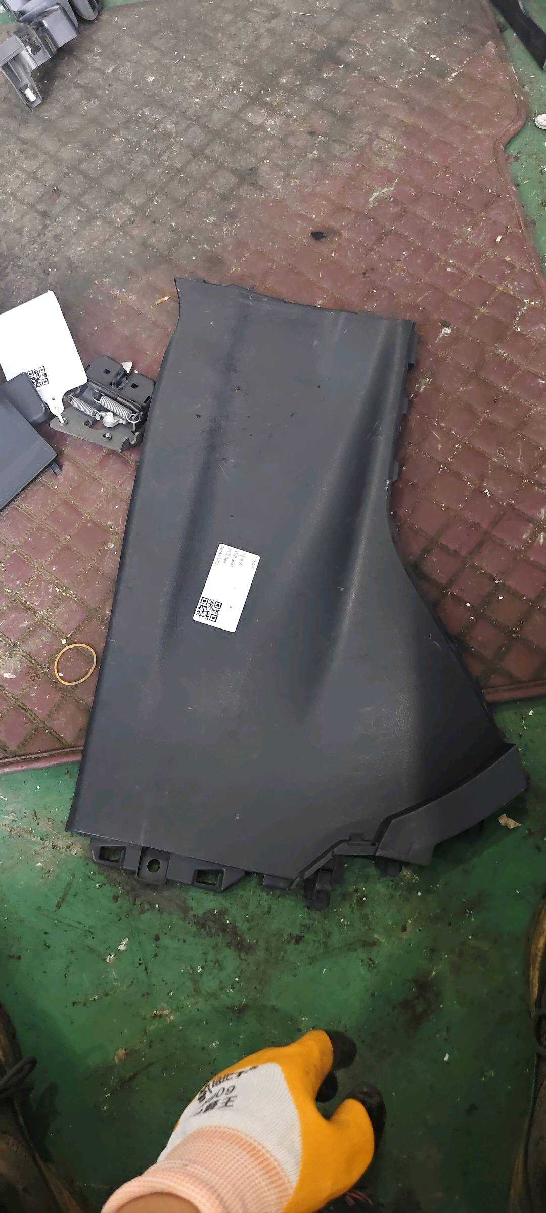 5881176010C0 右侧扶手箱