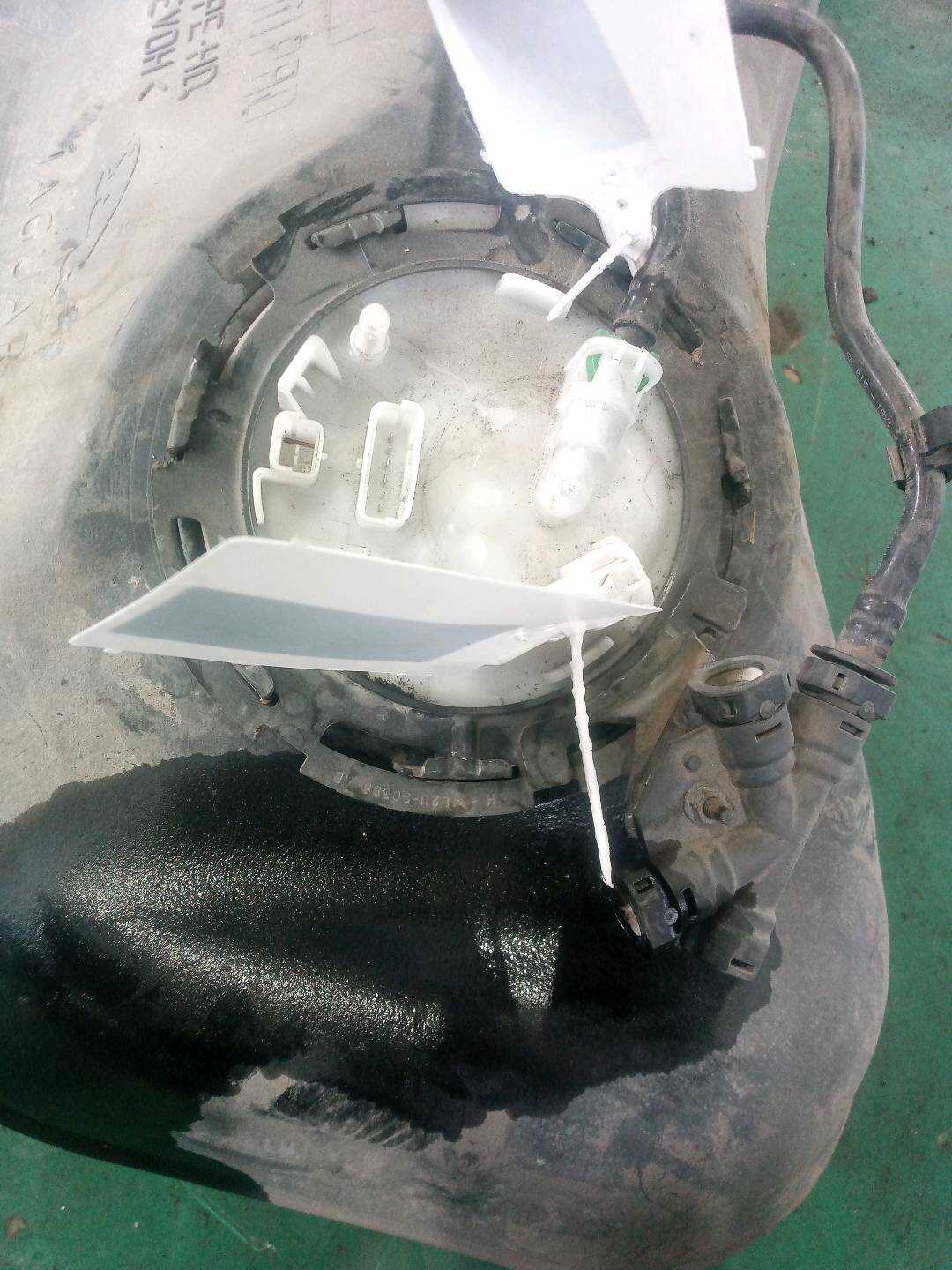 C2Z8509 燃油泵总成