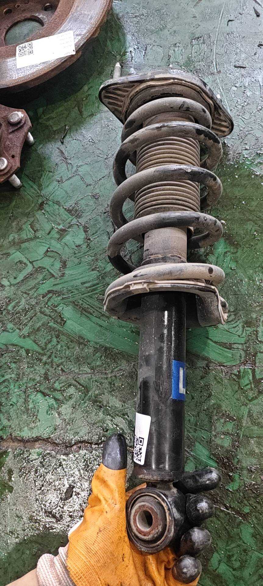 2915100AKZ16A 左后减振器带螺旋弹簧总成