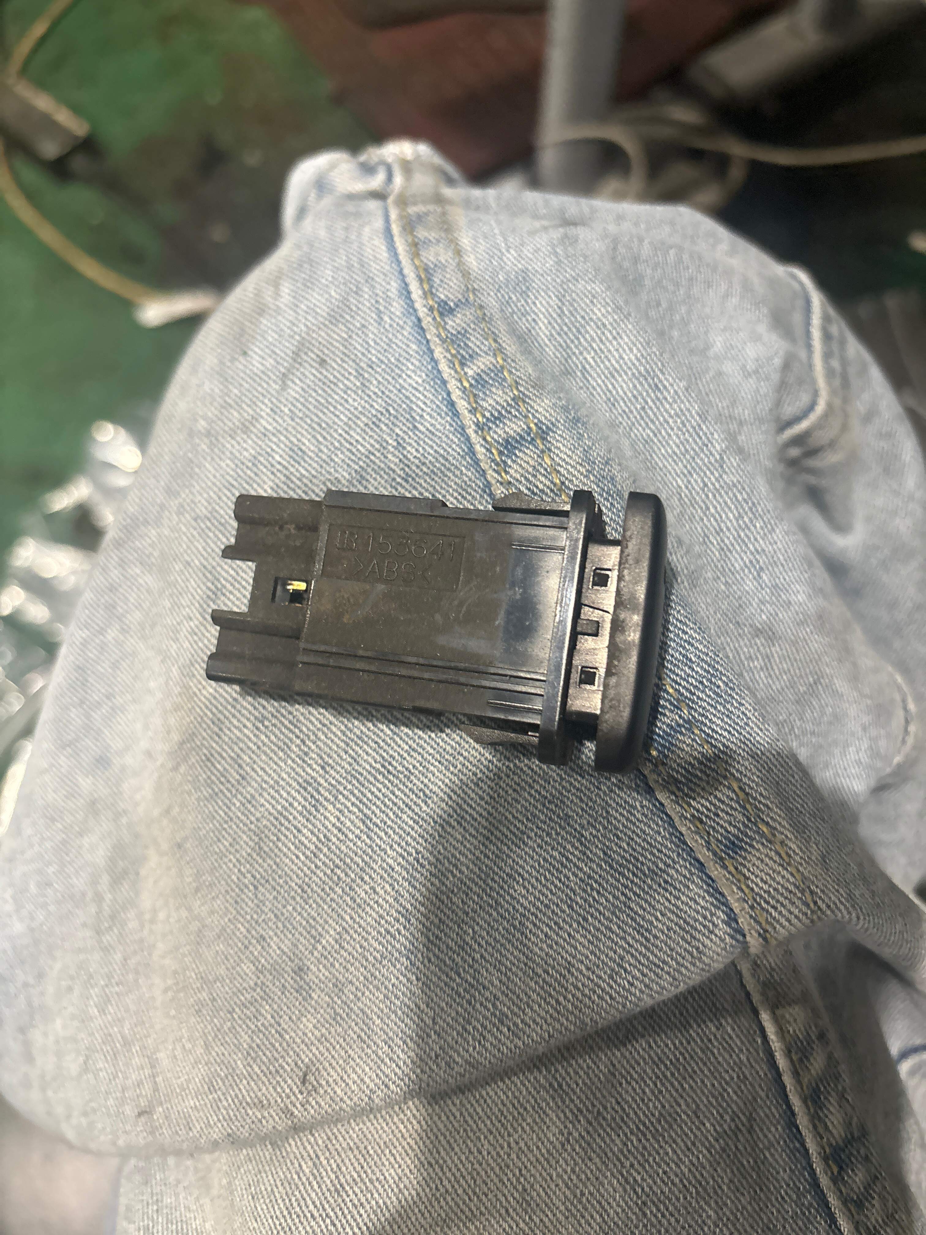 8475148060 驾驶员座椅加热开关