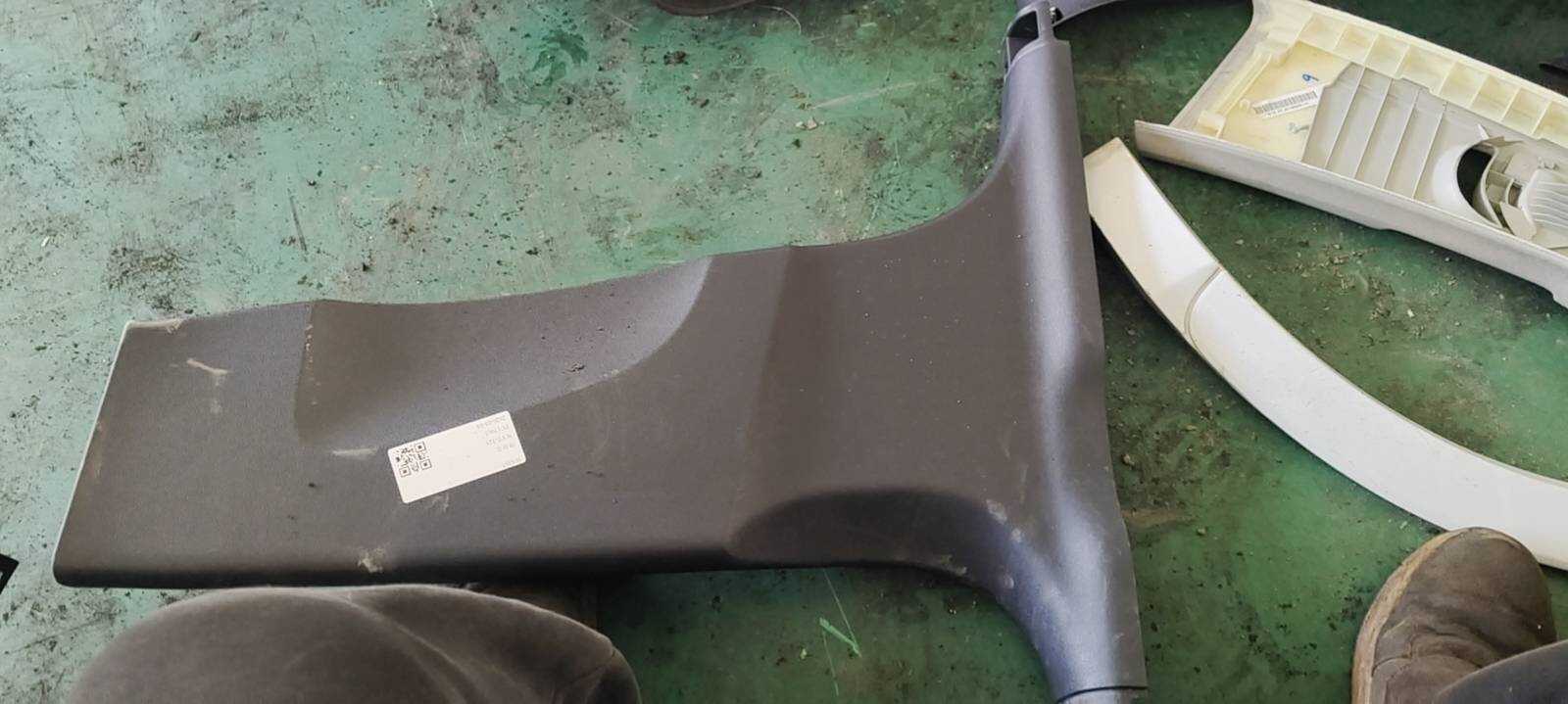 8U0867245DX6 B柱内衬