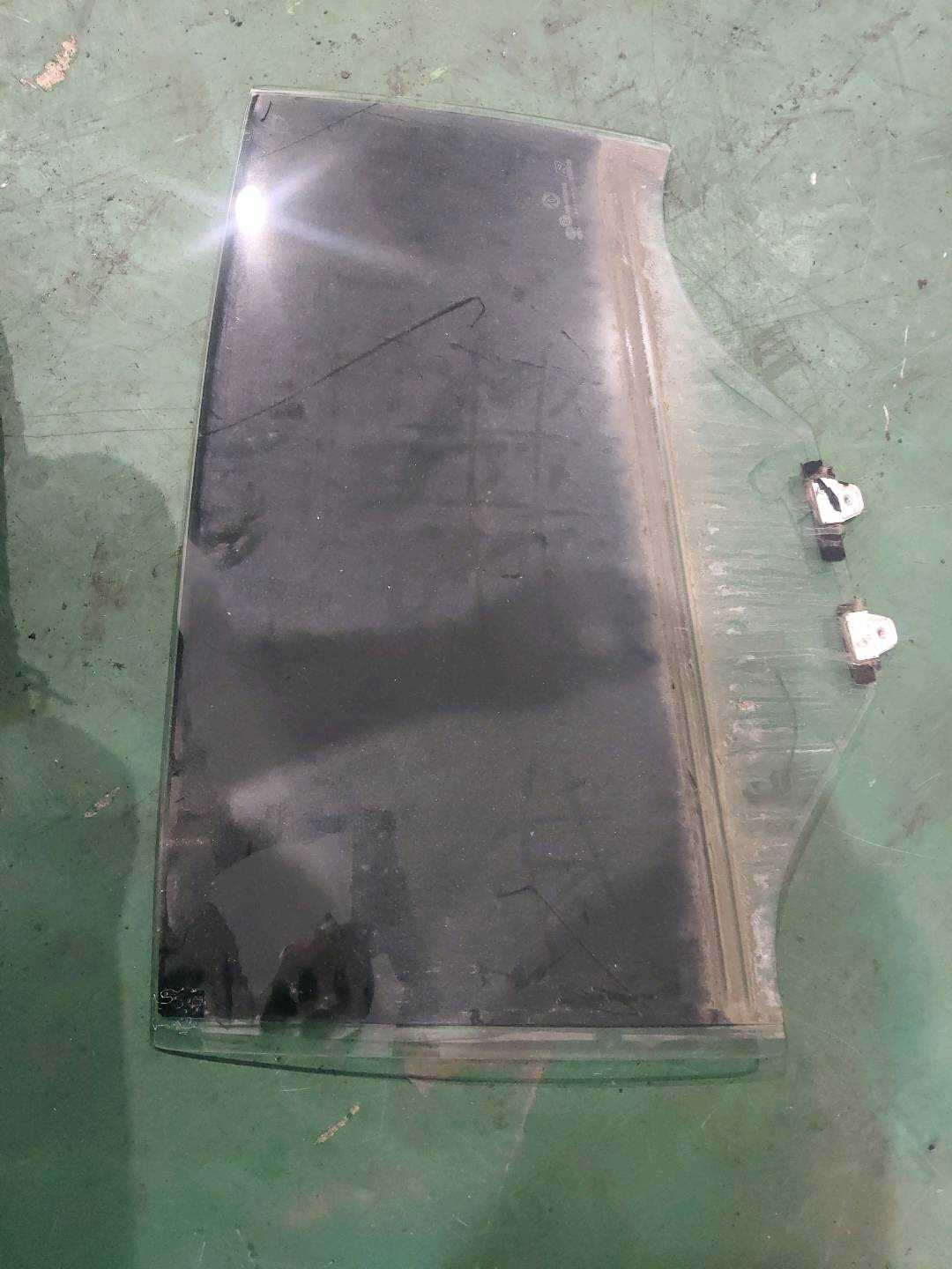 B012411 Left Rear Door Glass