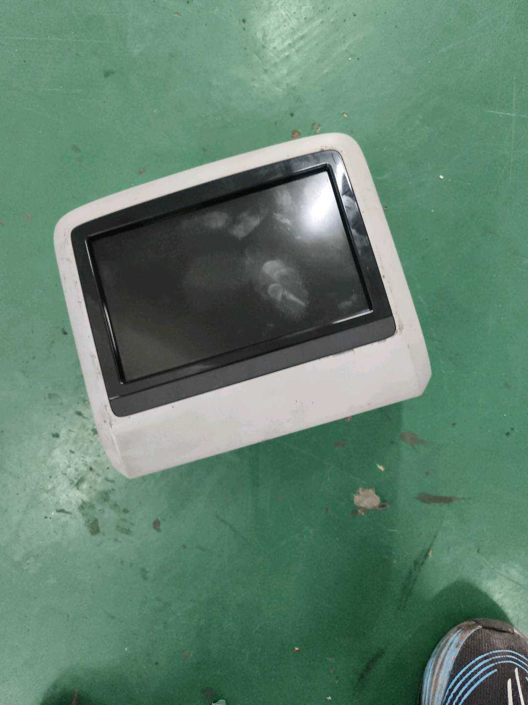 A22187068897376 前座椅头枕显示器（右）