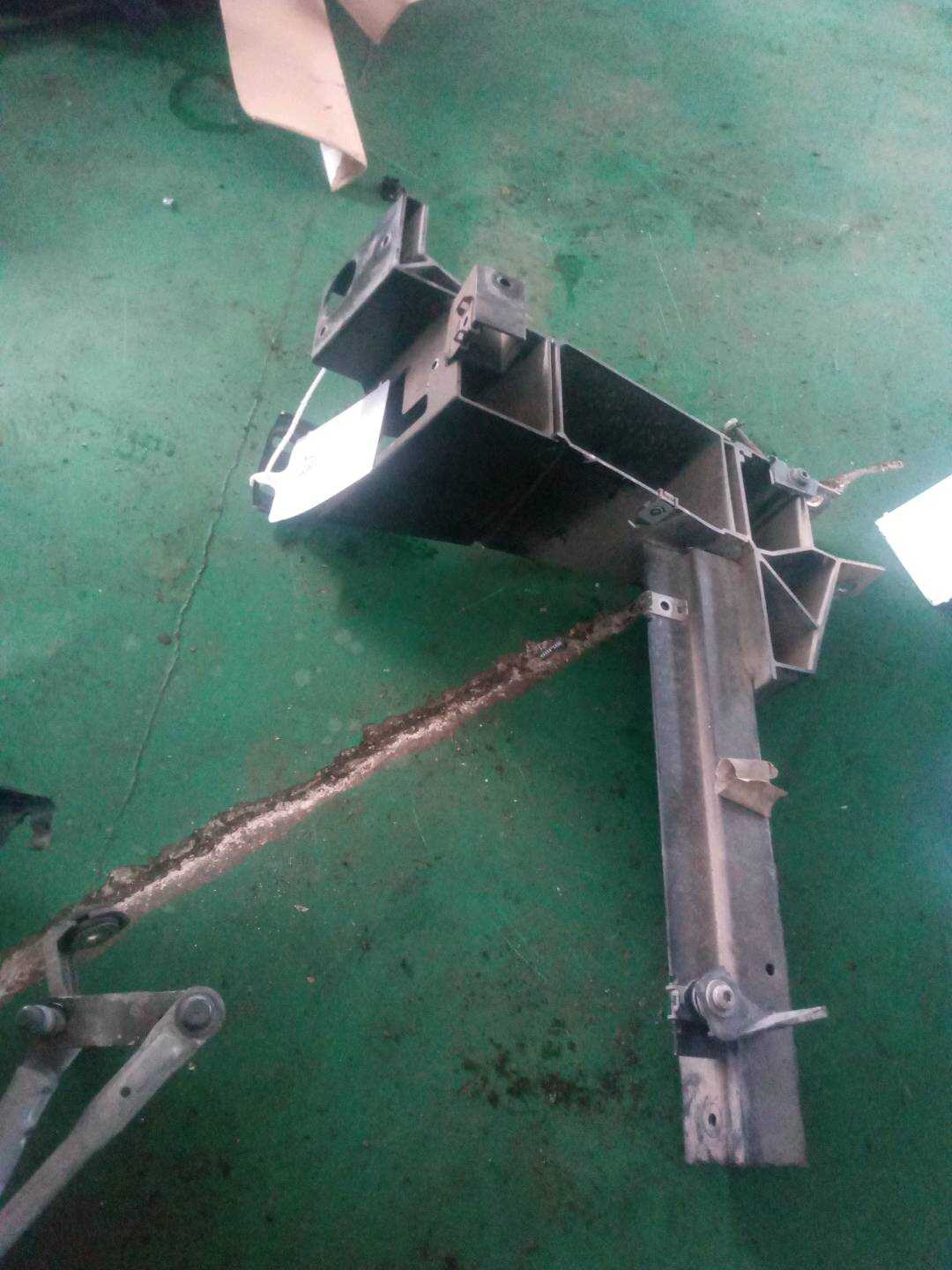51647210500 Headlight Steel Mounting Bracket, Right
