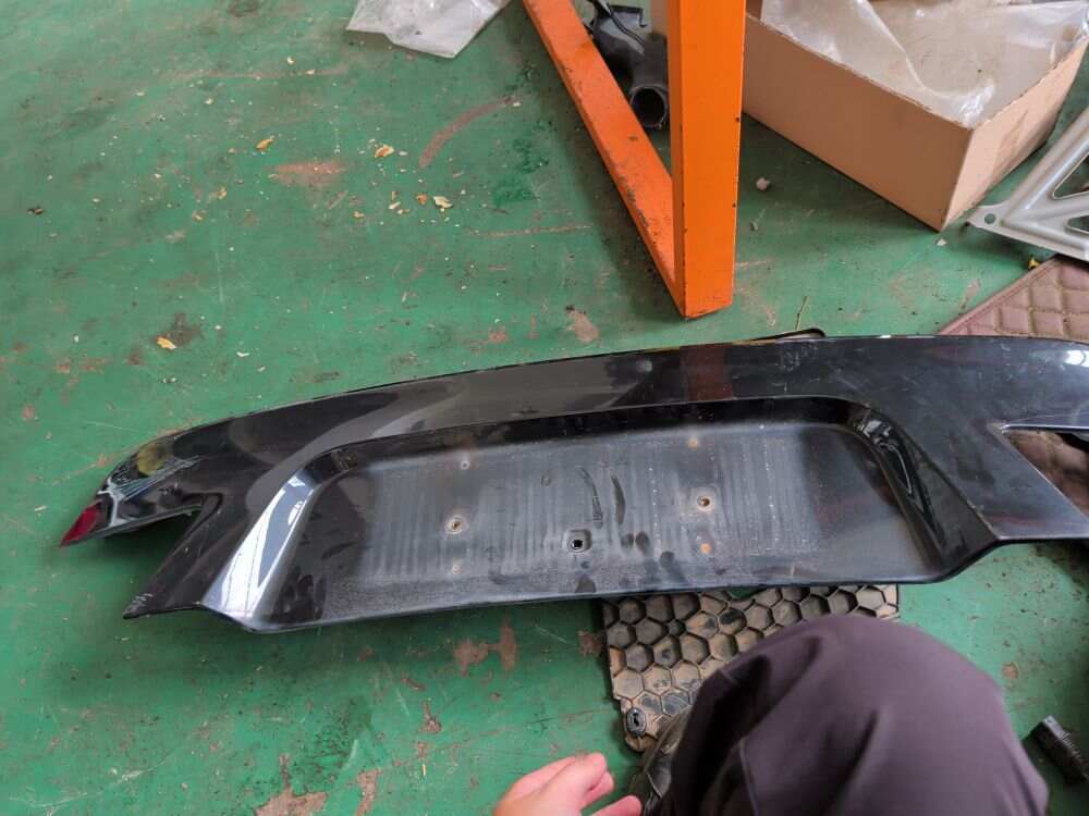 51497205731 尾盖外饰板