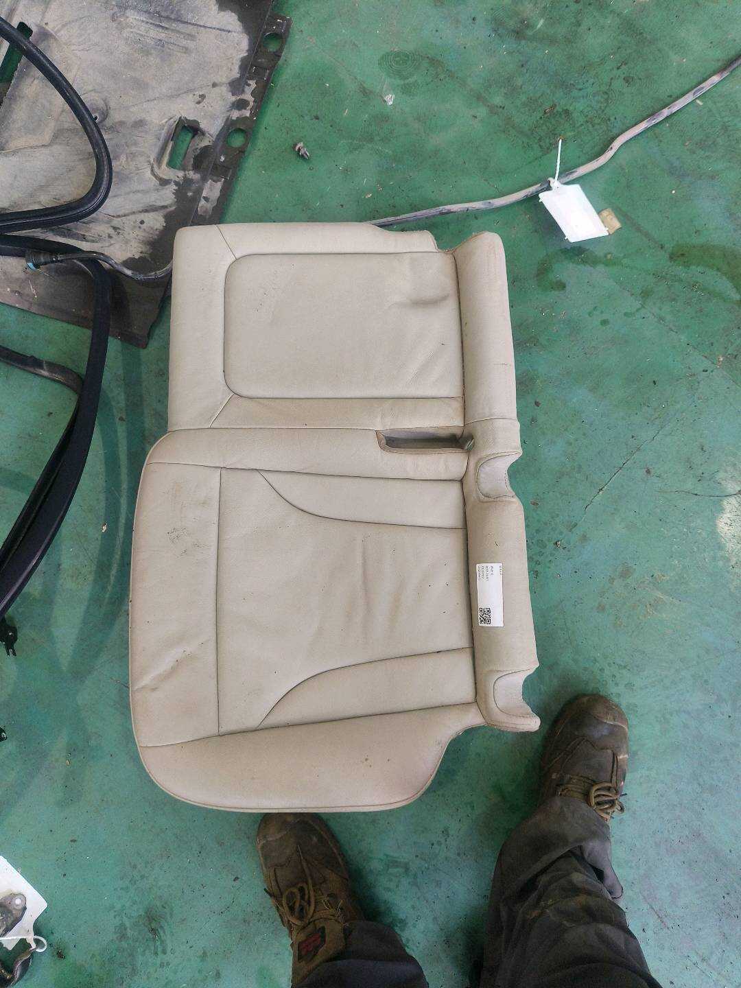 L8RD885375D 后座椅底座总成（左）